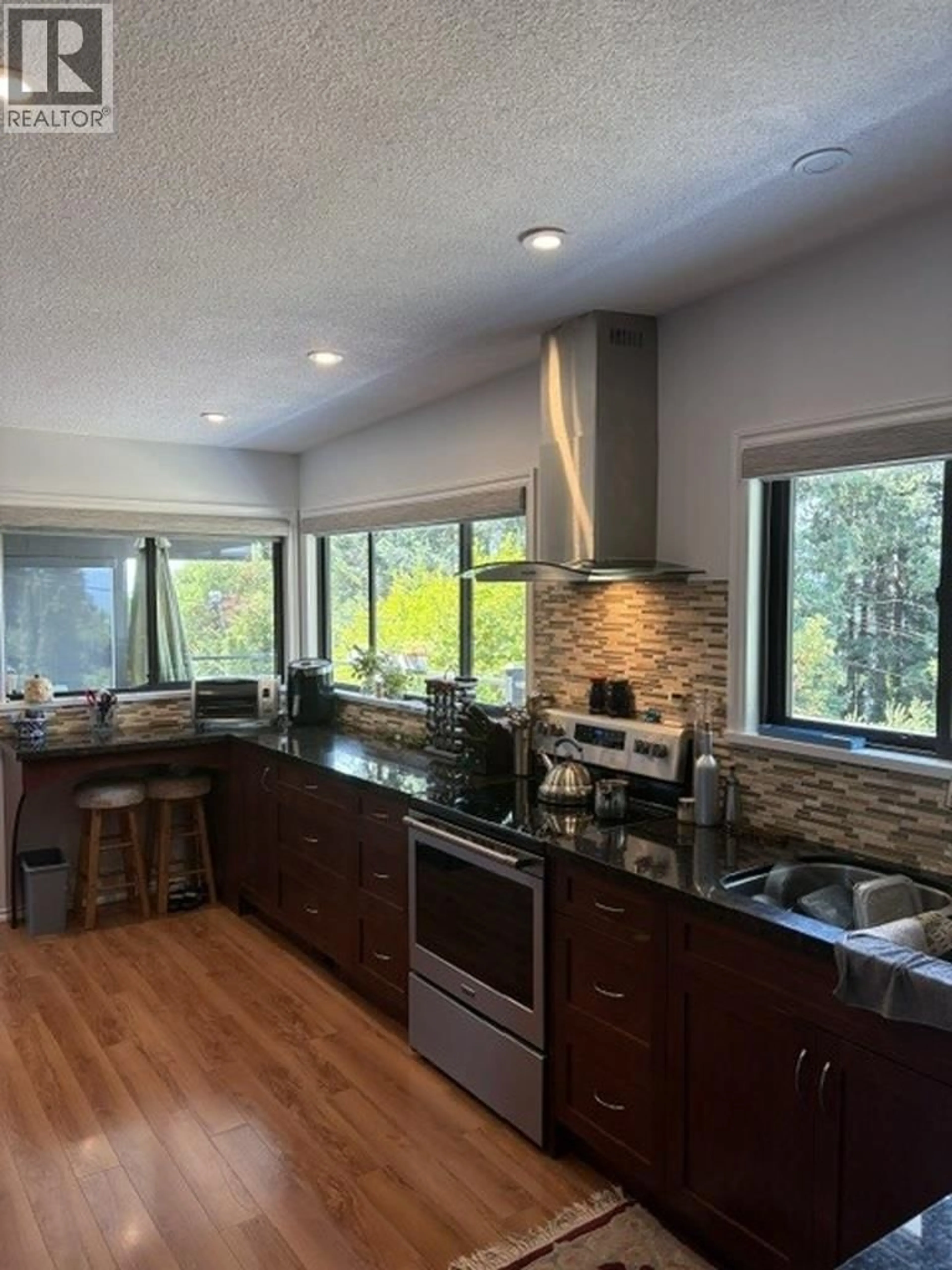 Open concept kitchen, unknown for 5350 BENNER ROAD, Sechelt British Columbia V7Z0G7