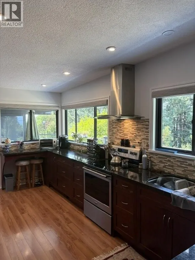 5350 BENNER ROAD, Sechelt 3
