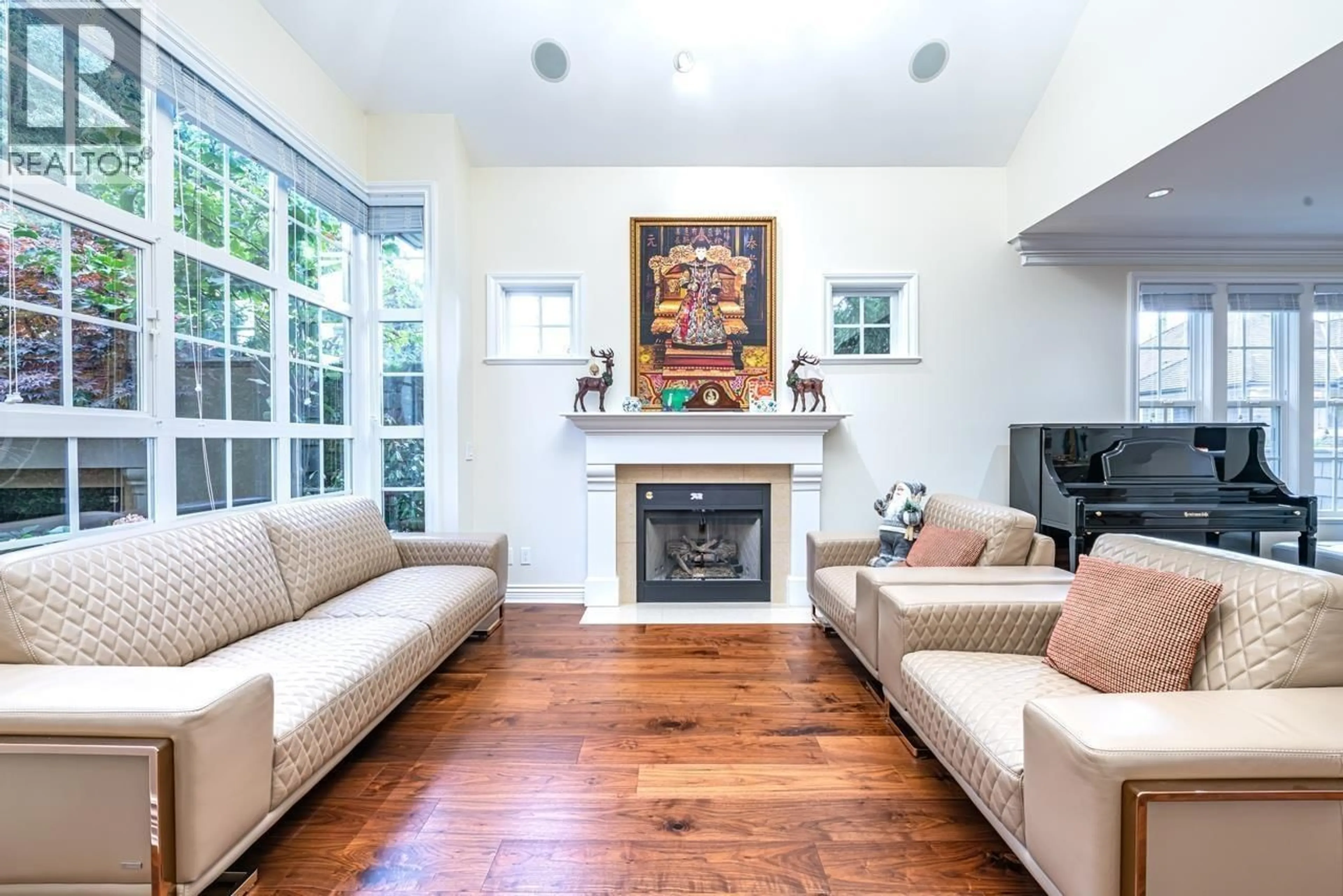 Living room with furniture, wood/laminate floor for 6386 LARKIN DRIVE, Vancouver British Columbia V6T2K5