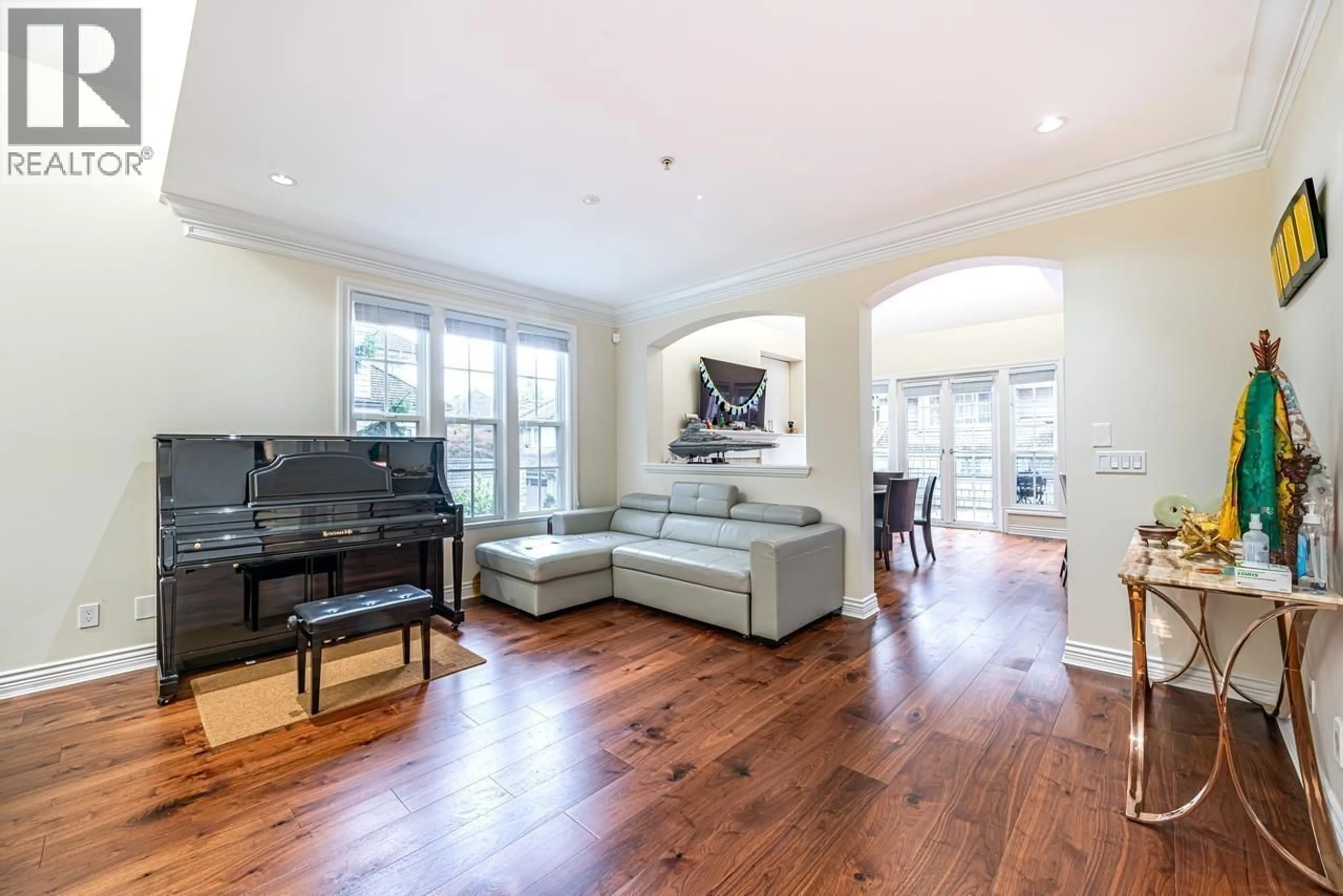 Living room with furniture, wood/laminate floor for 6386 LARKIN DRIVE, Vancouver British Columbia V6T2K5