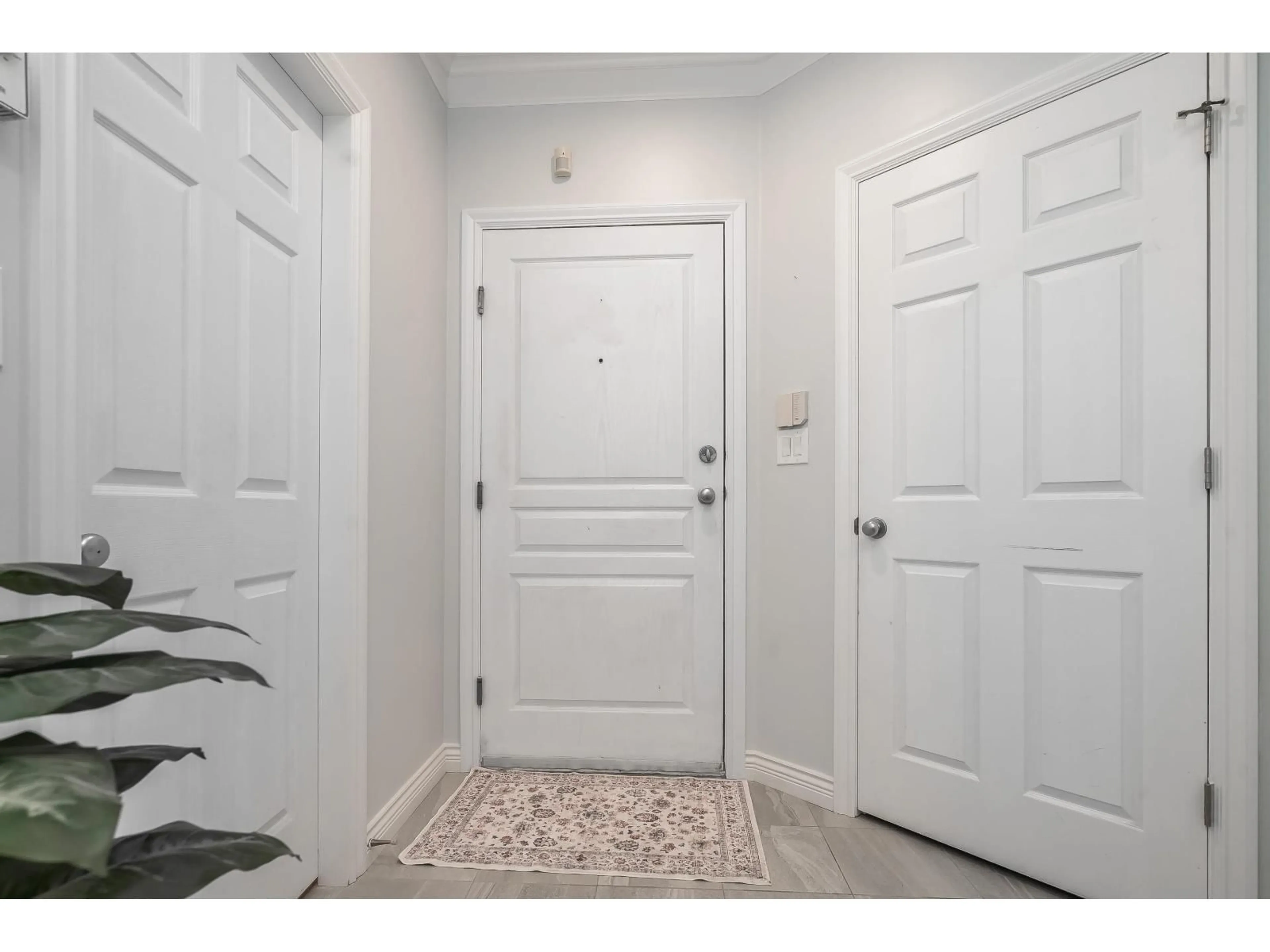 Indoor entryway for 107 - 8115 121A STREET, Surrey British Columbia V3W1J2
