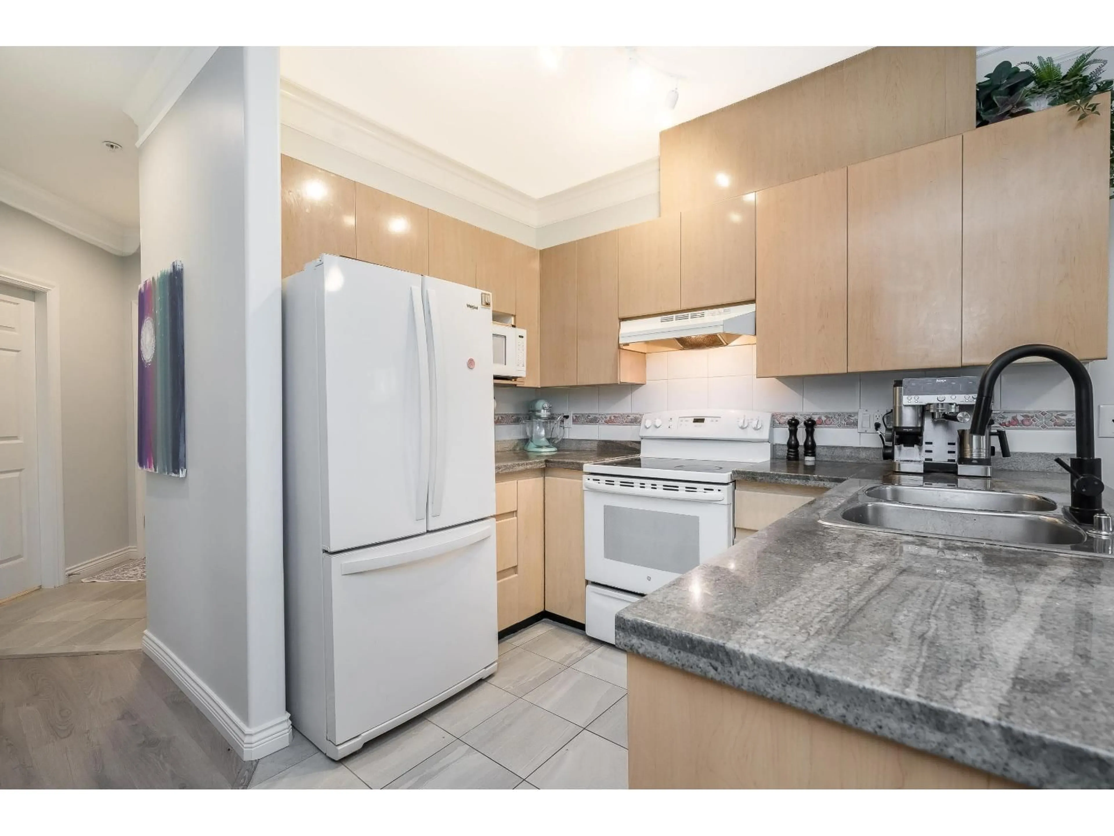 Standard kitchen, ceramic/tile floor for 107 - 8115 121A STREET, Surrey British Columbia V3W1J2