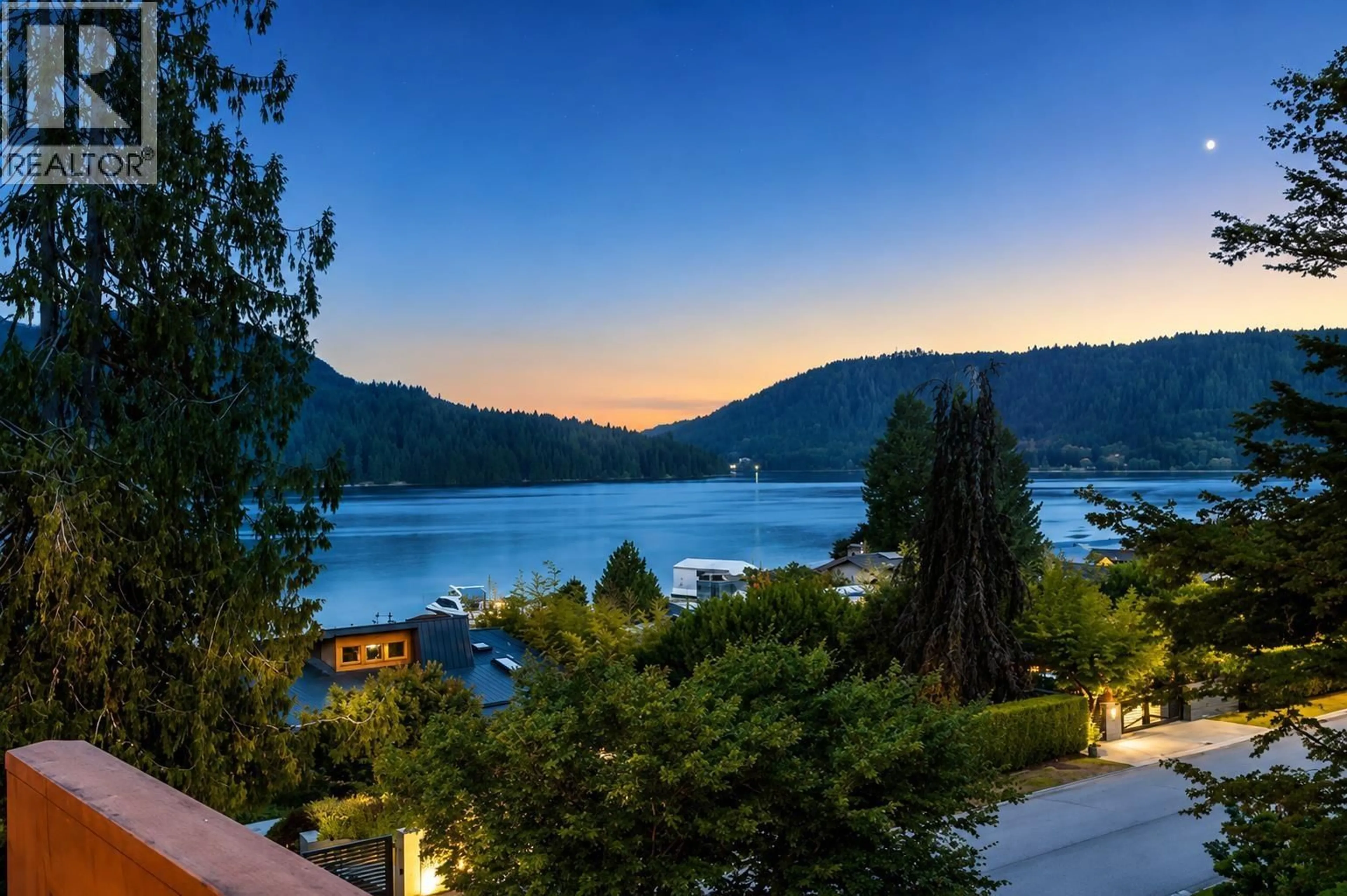Patio, water/lake/river/ocean view for 687 BEACHVIEW DRIVE, North Vancouver British Columbia V7G1P8