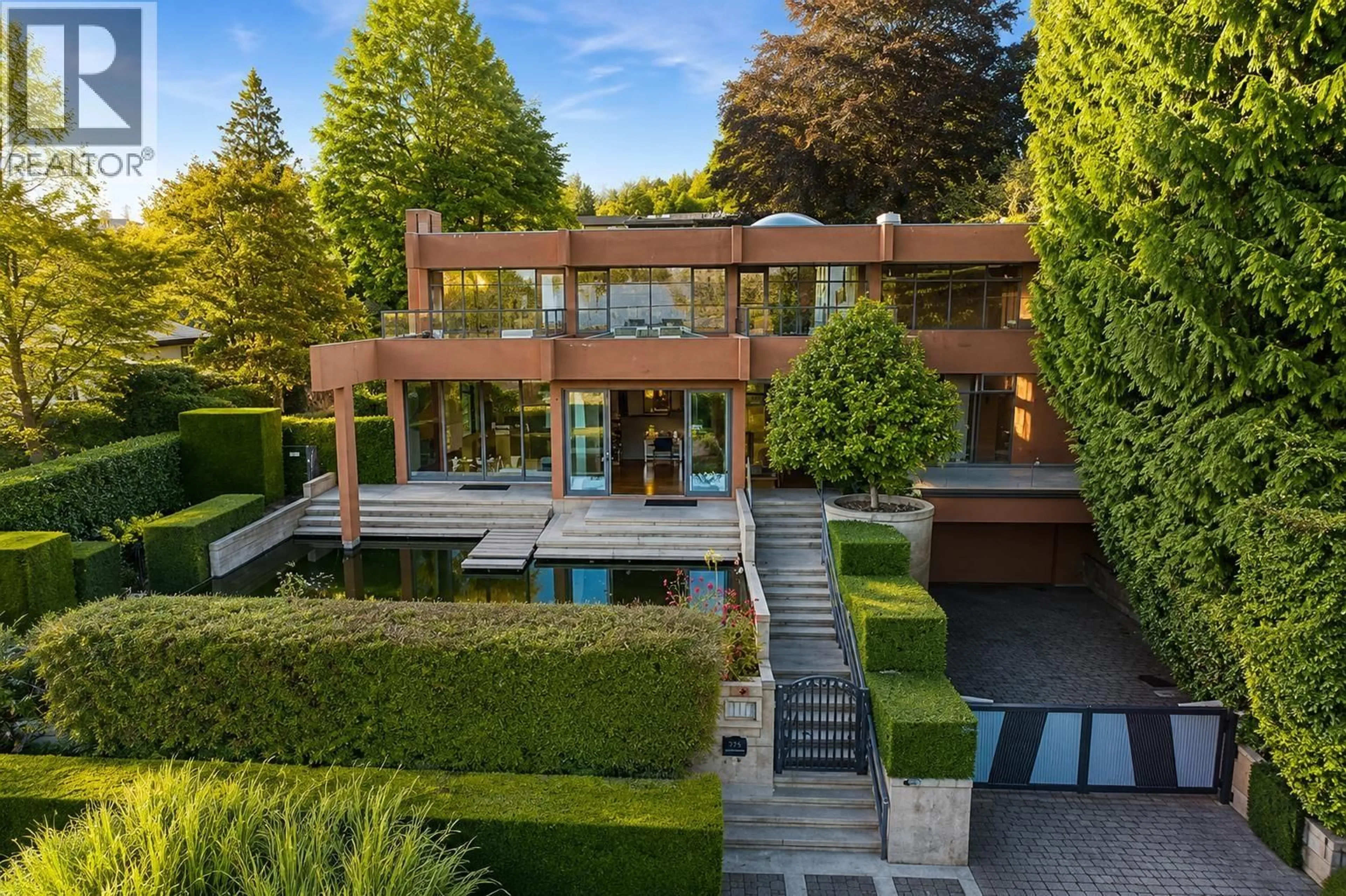 Home with brick exterior material, street for 687 BEACHVIEW DRIVE, North Vancouver British Columbia V7G1P8