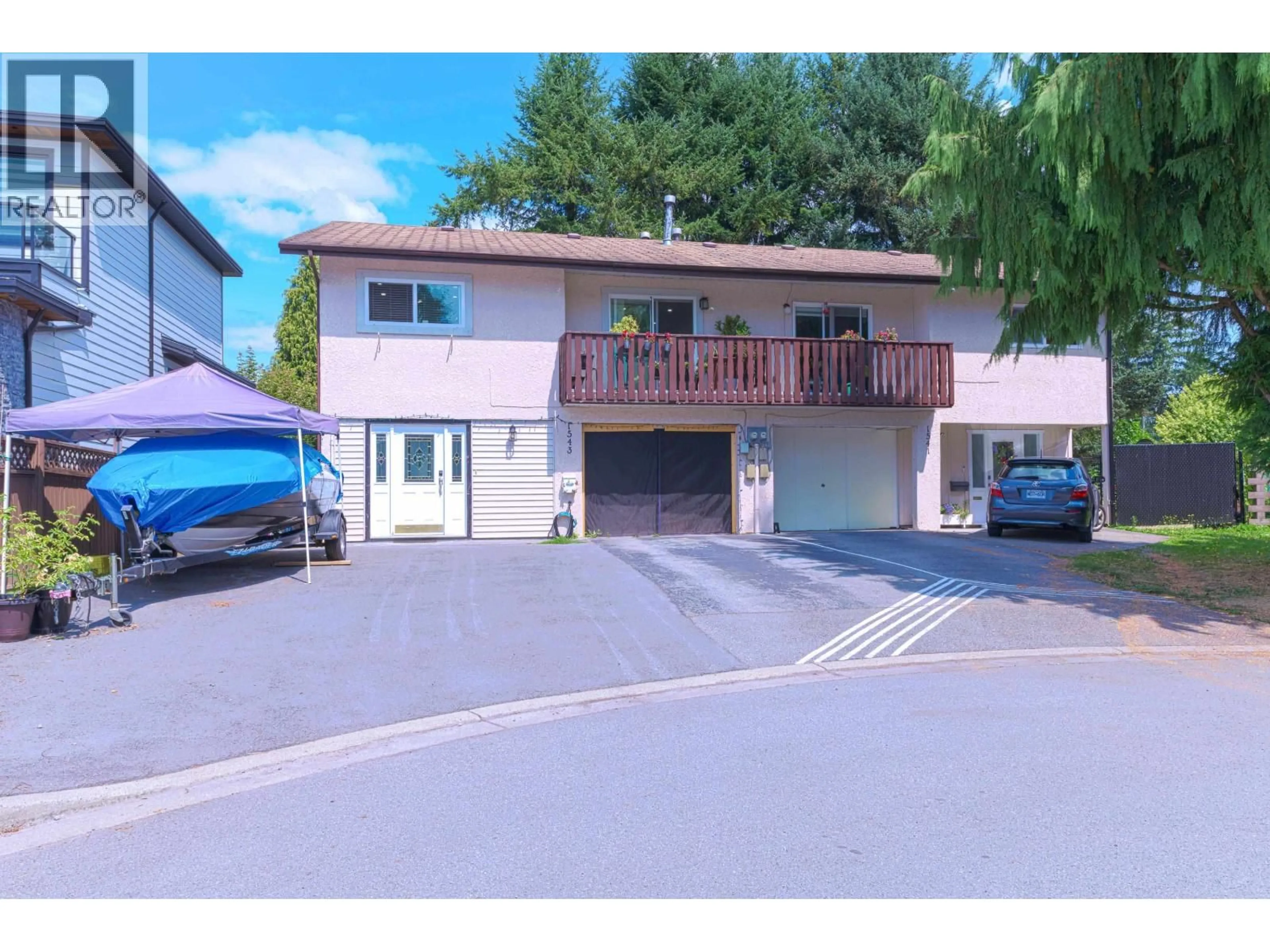 A pic from outside/outdoor area/front of a property/back of a property/a pic from drone, street for 1543 CHADWICK AVENUE, Port Coquitlam British Columbia V3B5E9