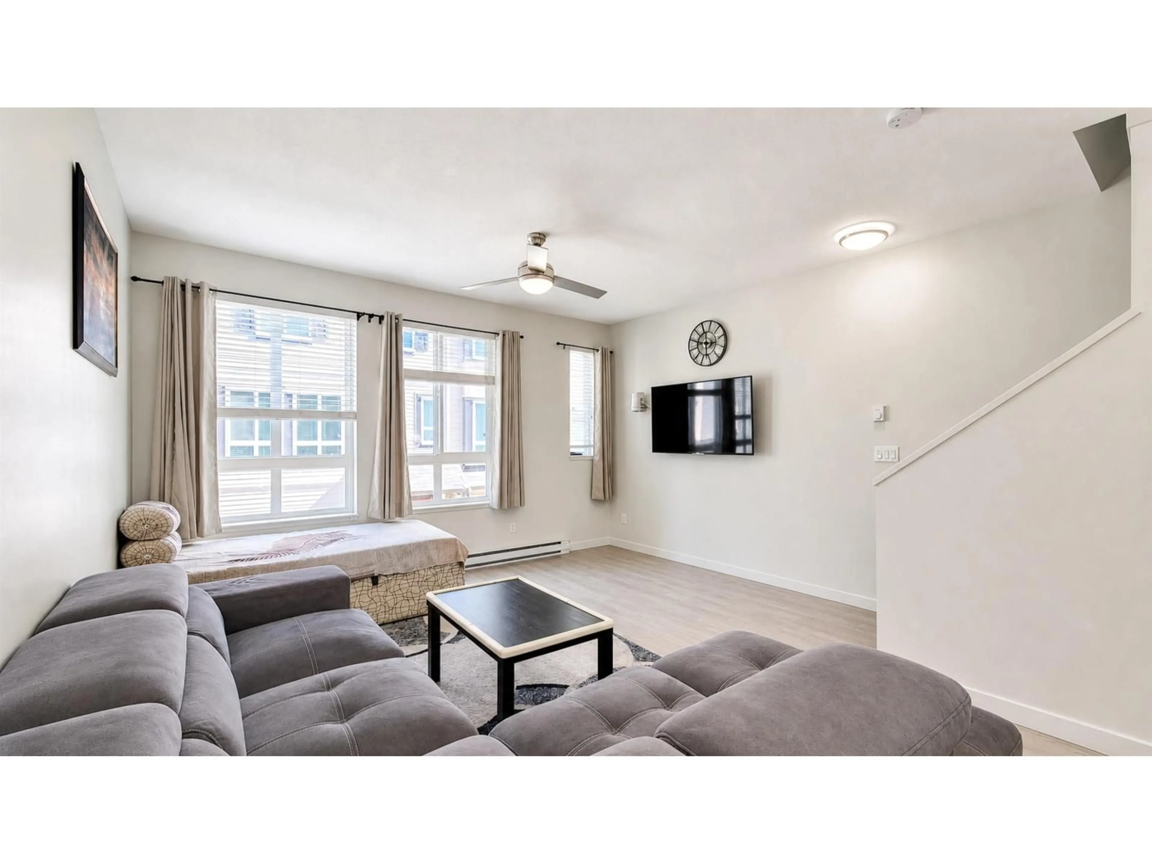 Living room with furniture, unknown for 35 - 14555 68 AVENUE, Surrey British Columbia V3S2A8