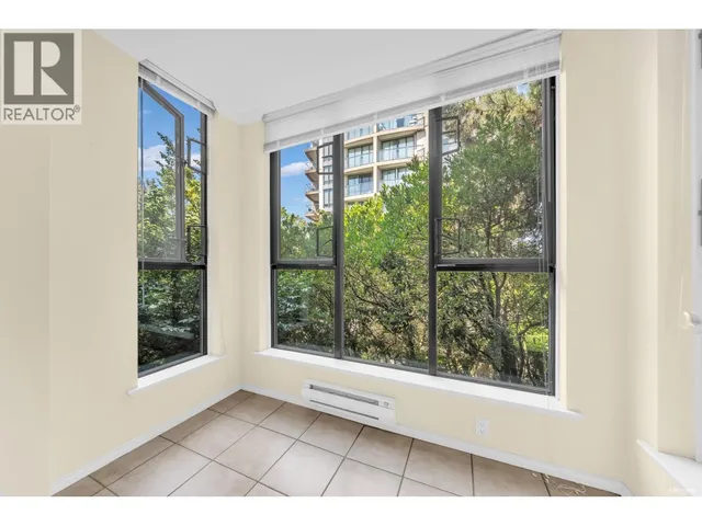 210 - 175 10TH STREET, North Vancouver 3