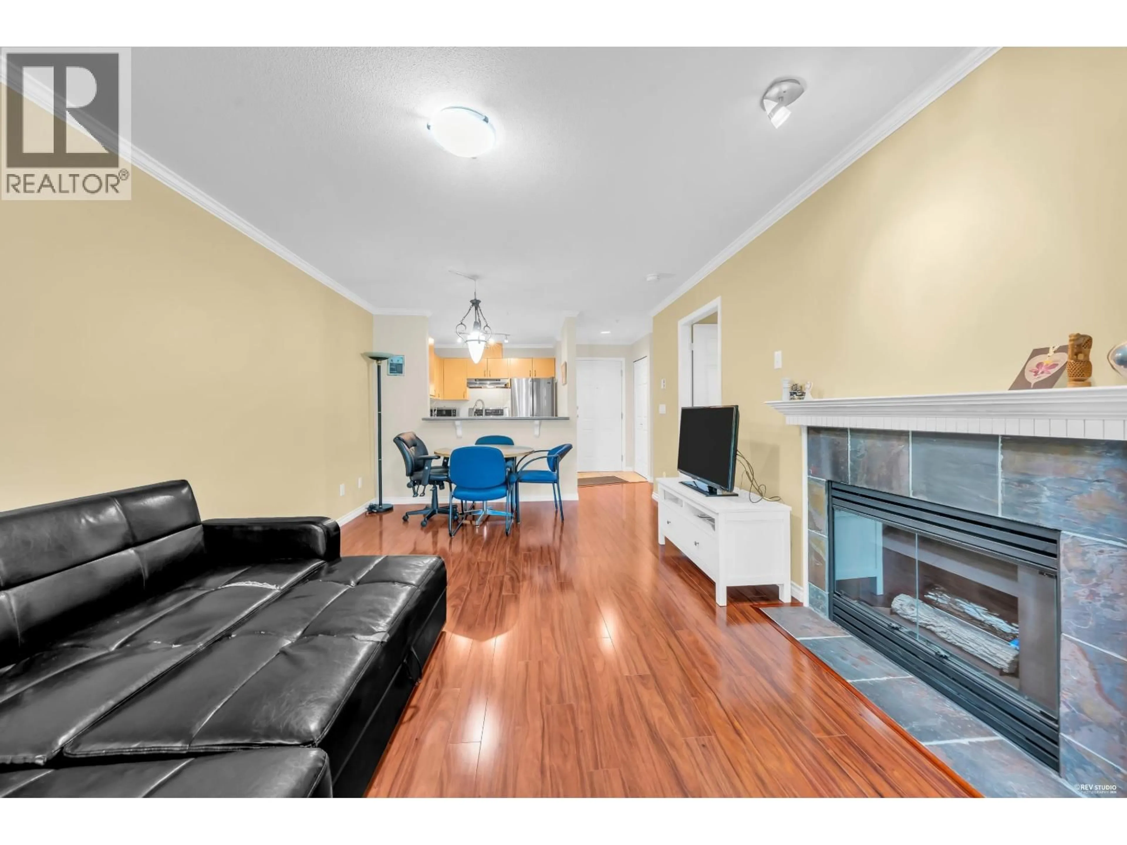 A pic of a room for 210 - 175 10TH STREET, North Vancouver British Columbia V7L4W1