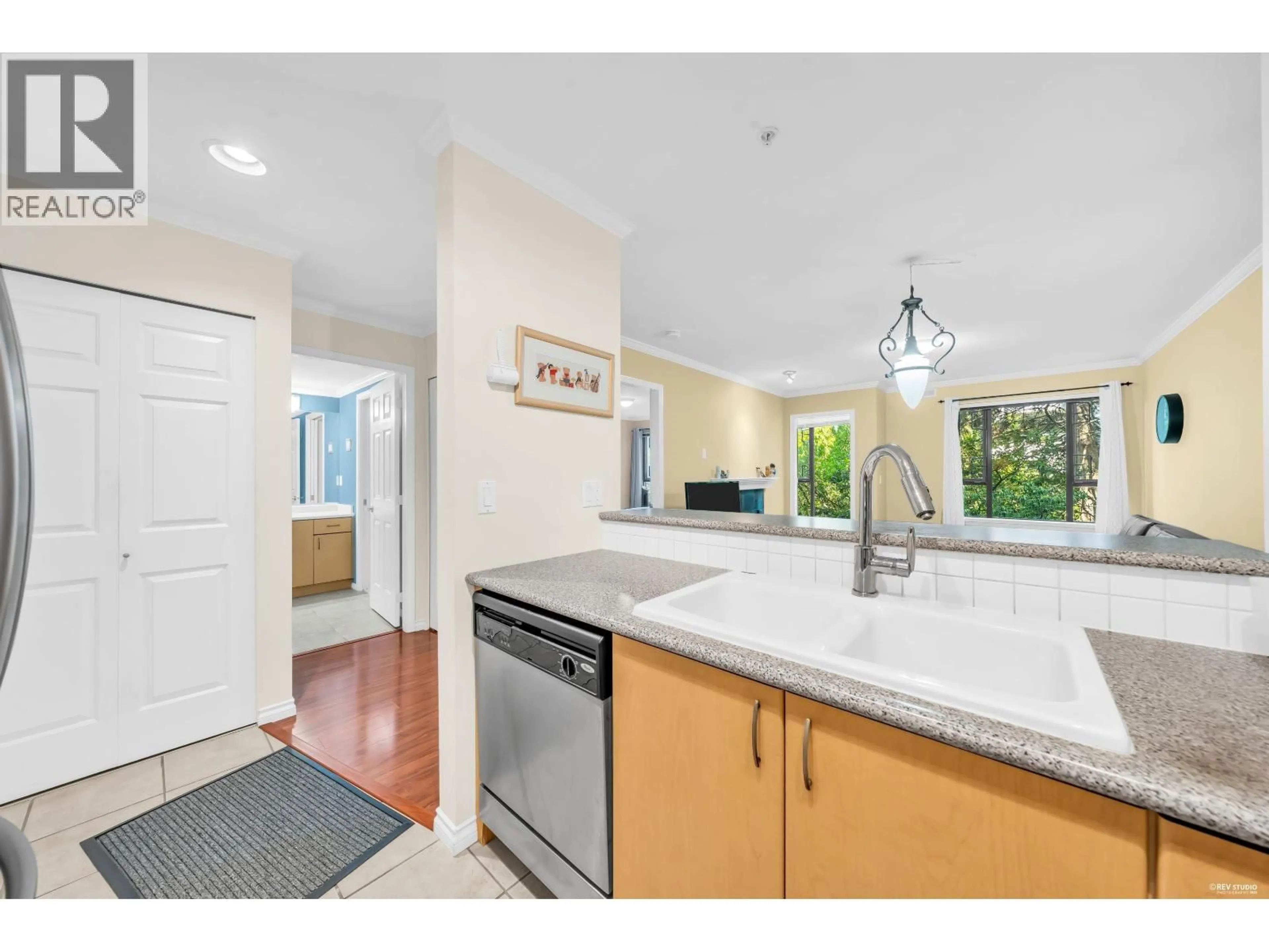 Open concept kitchen, unknown for 210 - 175 10TH STREET, North Vancouver British Columbia V7L4W1