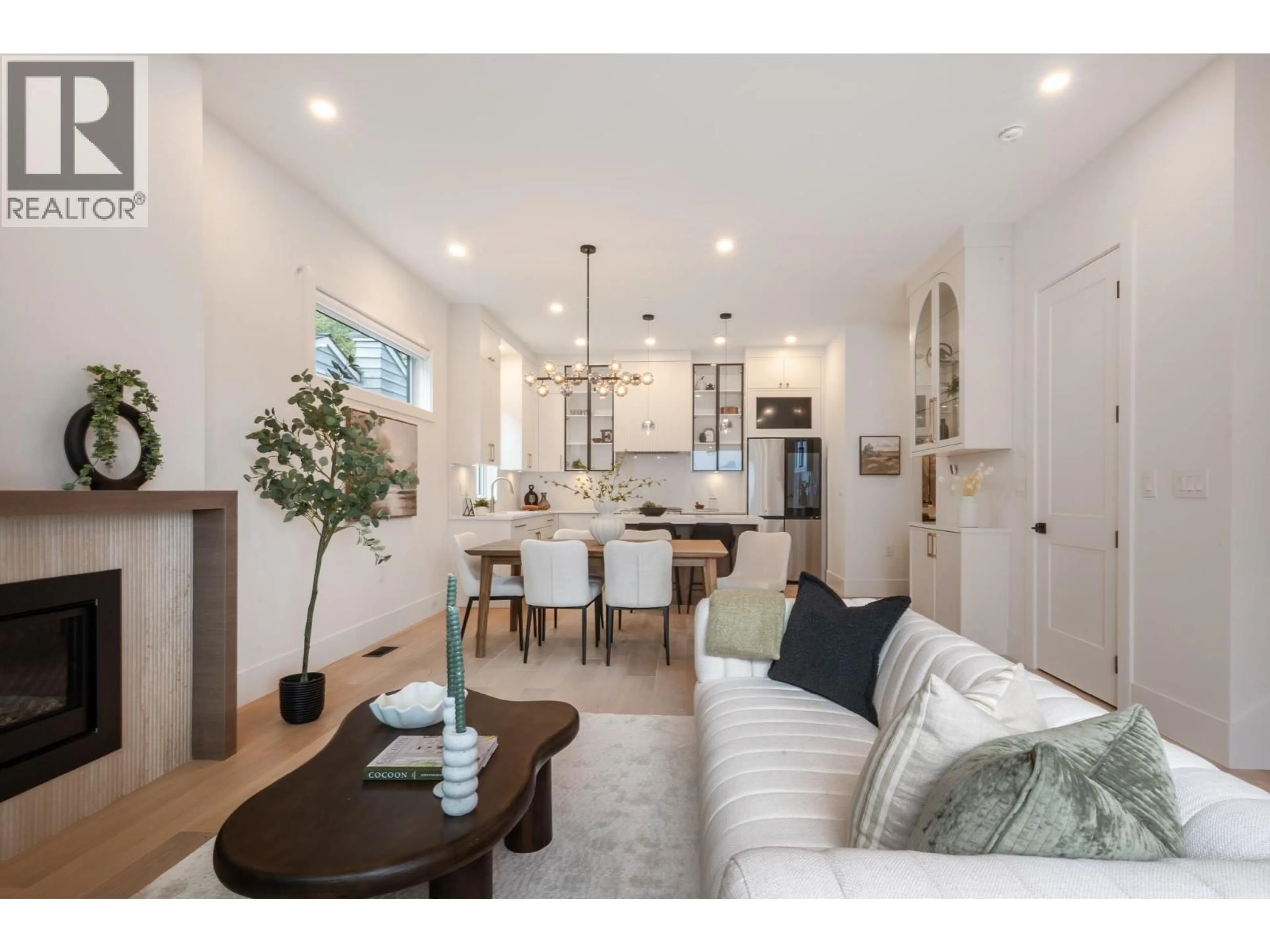 Open concept kitchen, wood/laminate floor for 102 - 3355 FLINT STREET, Port Coquitlam British Columbia V3B4J3