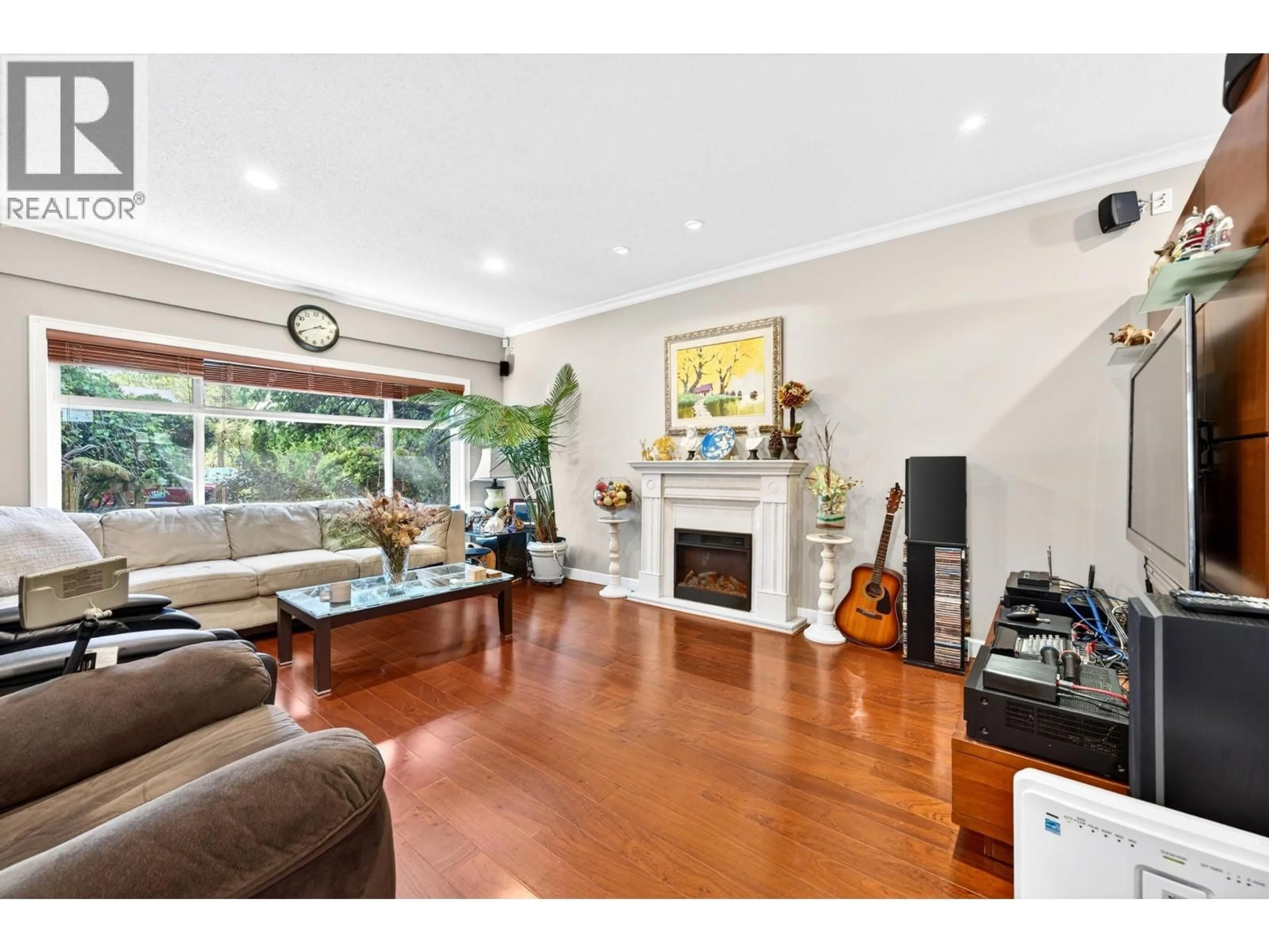 Living room with furniture, wood/laminate floor for 3152 LANCASTER PLACE, Port Coquitlam British Columbia V3C3J7