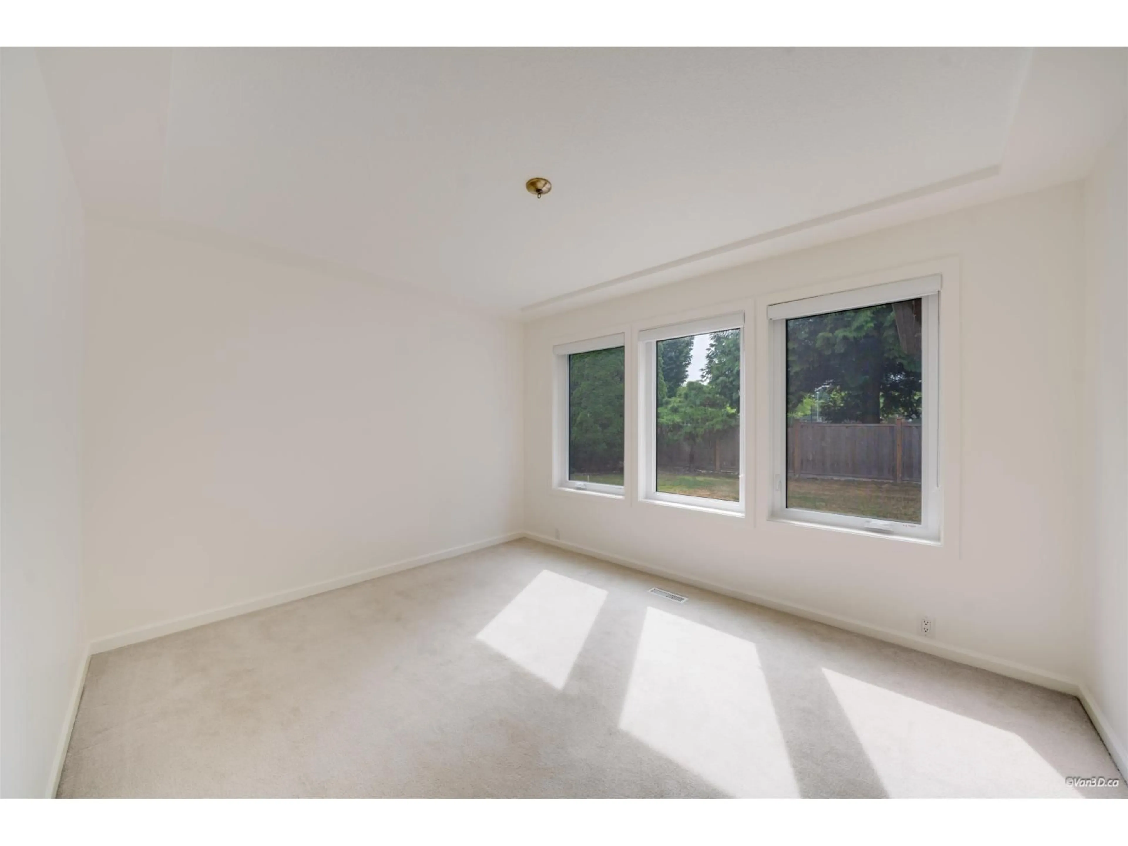 A pic of a room for 2333 150B STREET, Surrey British Columbia V4A8B1