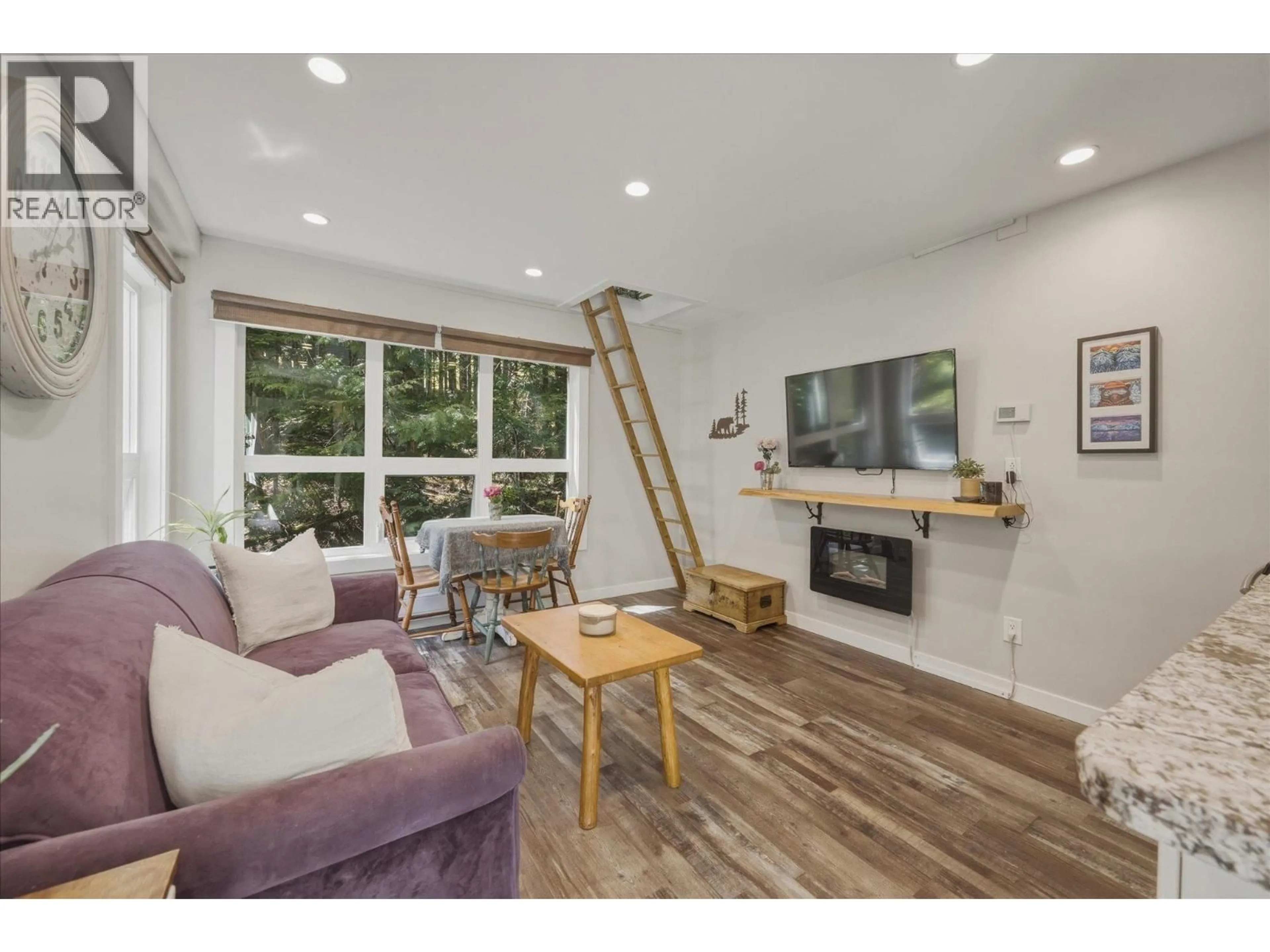 Living room with furniture, wood/laminate floor for 3 - 2231 SAPPORO DRIVE, Whistler British Columbia V8E0B5