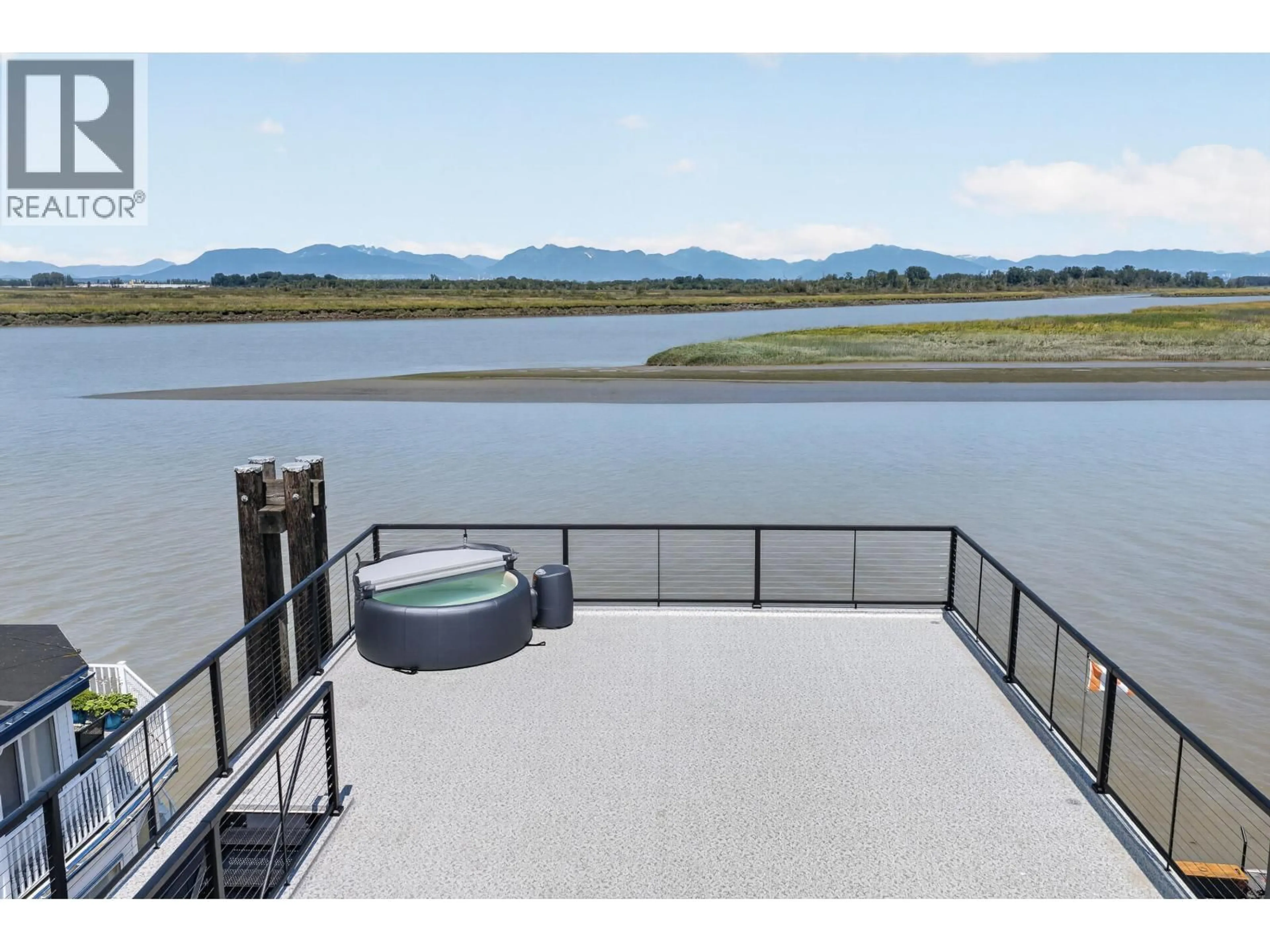 Patio, water/lake/river/ocean view for 10 - 3871 RIVER ROAD, Delta British Columbia V4K5E9