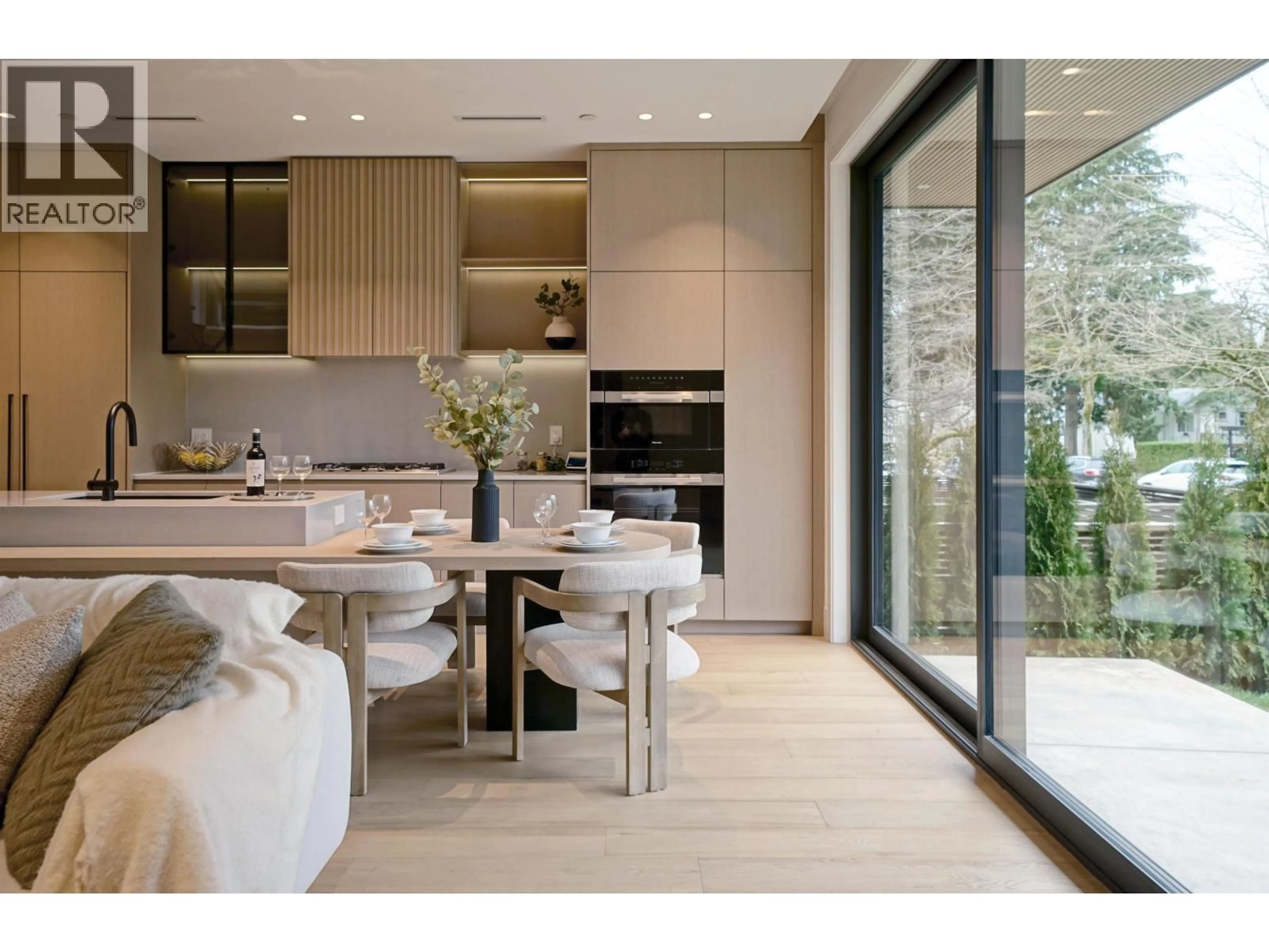 Contemporary kitchen, ceramic/tile floor for 1 - 4634 15TH AVENUE, West Vancouver British Columbia V6R3B6