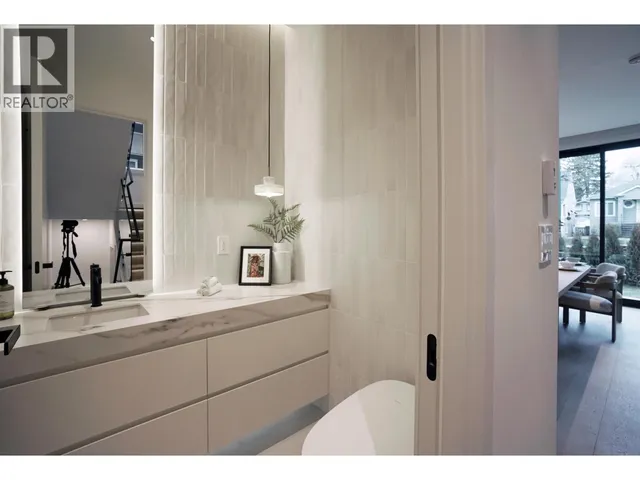 1 - 4634 15TH AVENUE, Vancouver 3