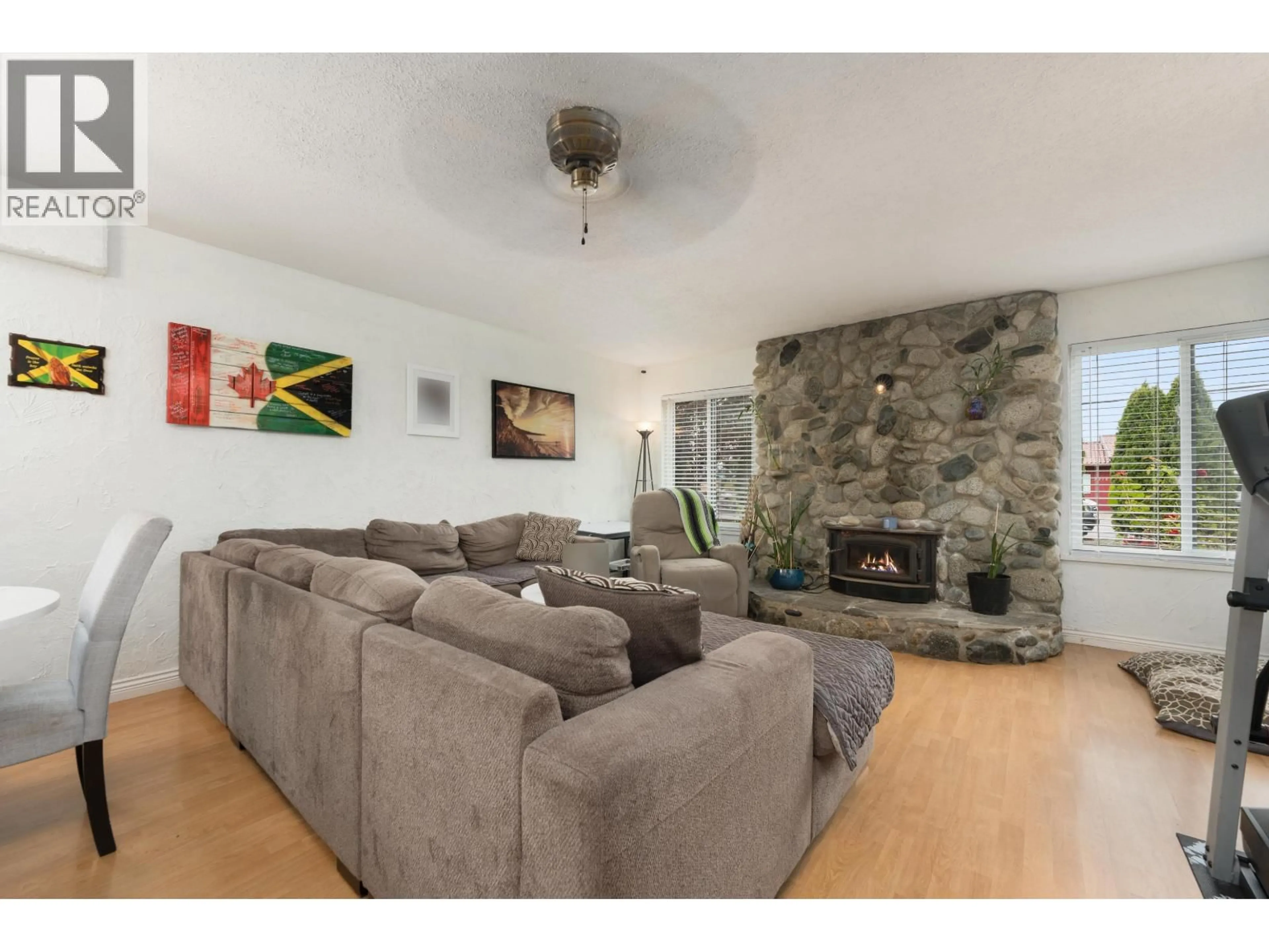Living room with furniture, unknown for 22702 123 AVENUE, Maple Ridge British Columbia V2X4E4
