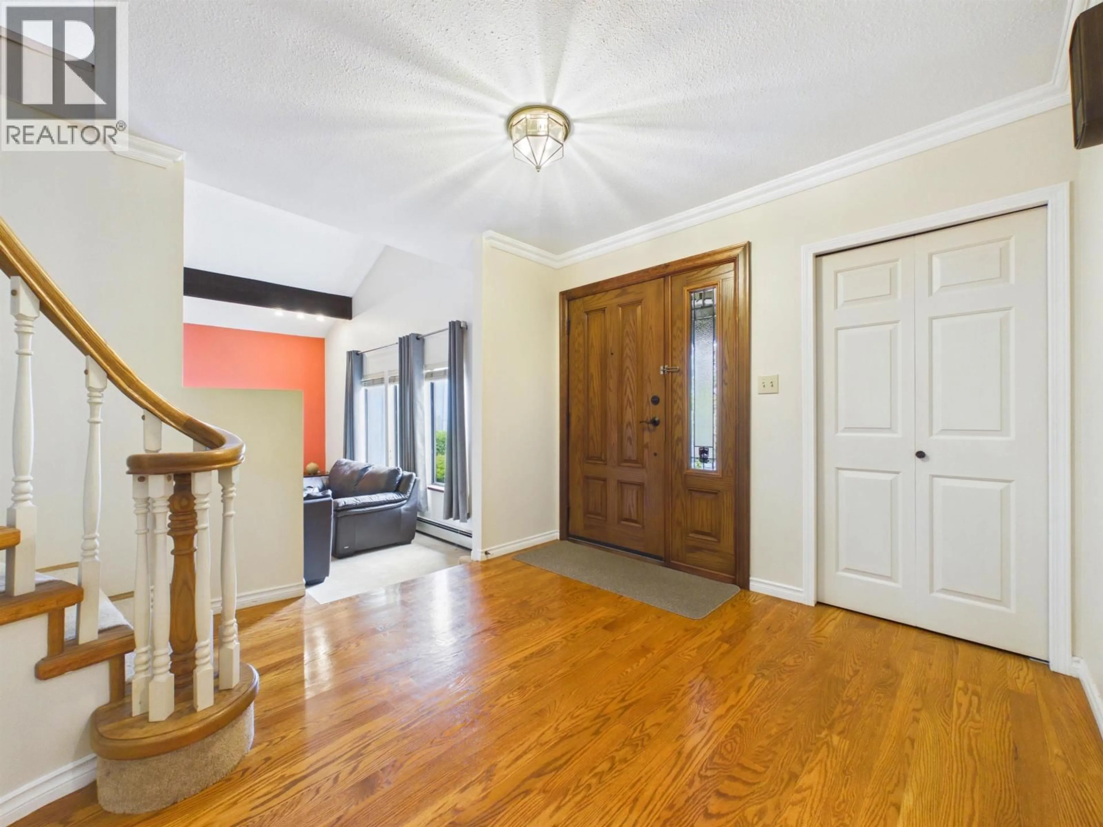 Indoor entryway for 8232 BRYNLOR DRIVE, Burnaby British Columbia V5E4C4