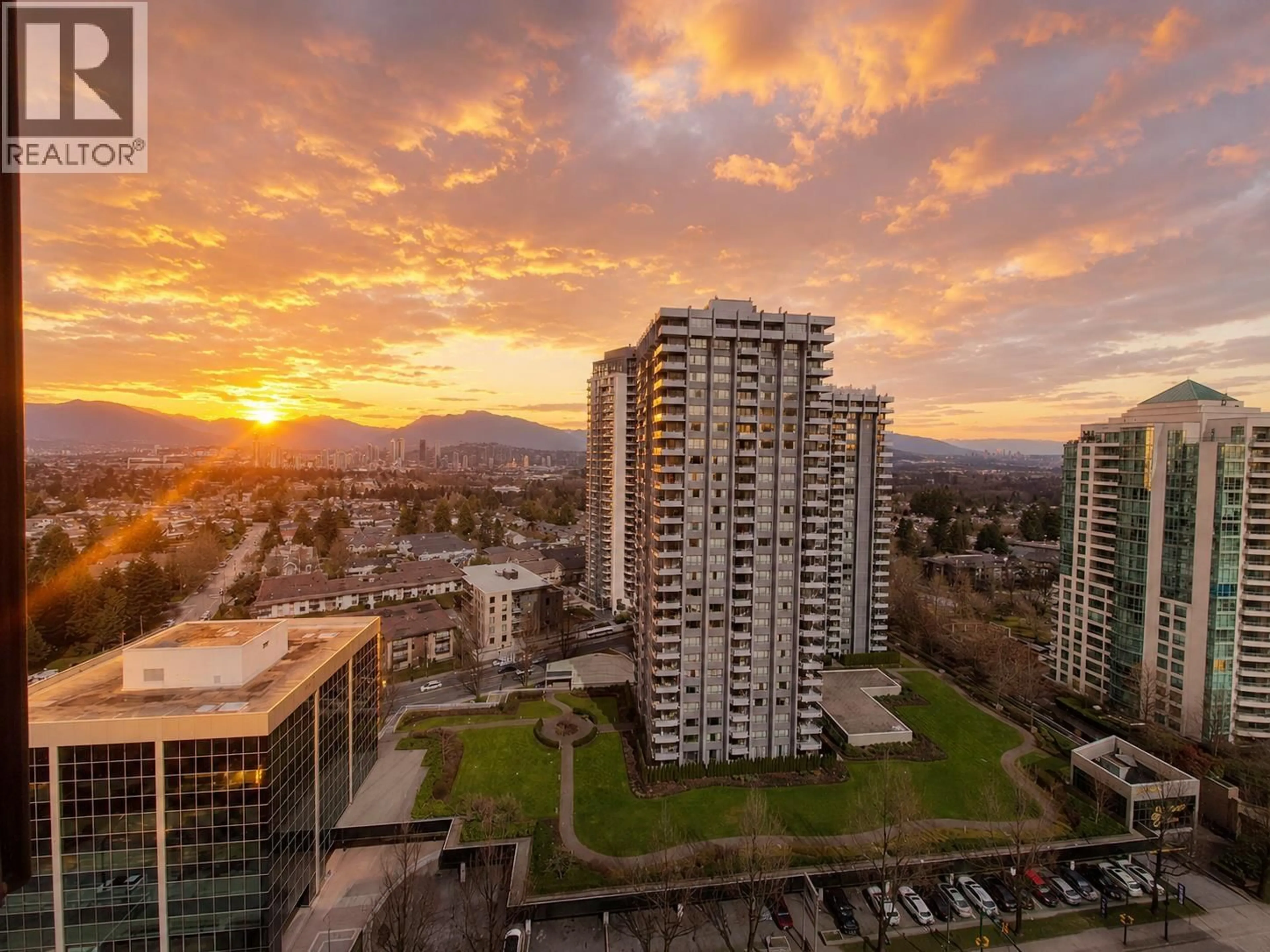 A pic from outside/outdoor area/front of a property/back of a property/a pic from drone, city buildings view from balcony for 2002 - 5885 OLIVE AVENUE, Burnaby British Columbia V5H4N8