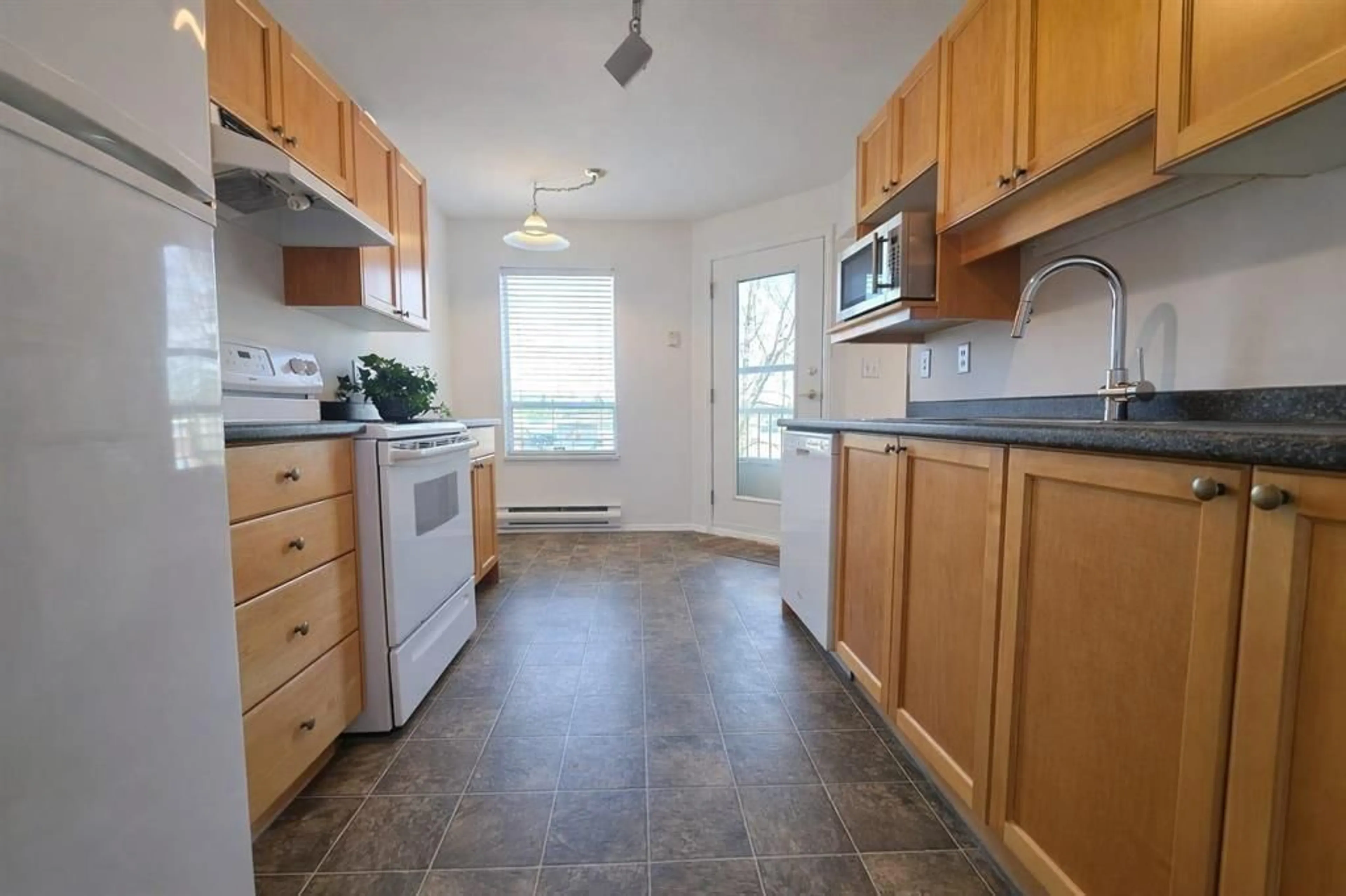 Standard kitchen, unknown for 207 - 5450 208 STREET, Langley British Columbia V3A2J9