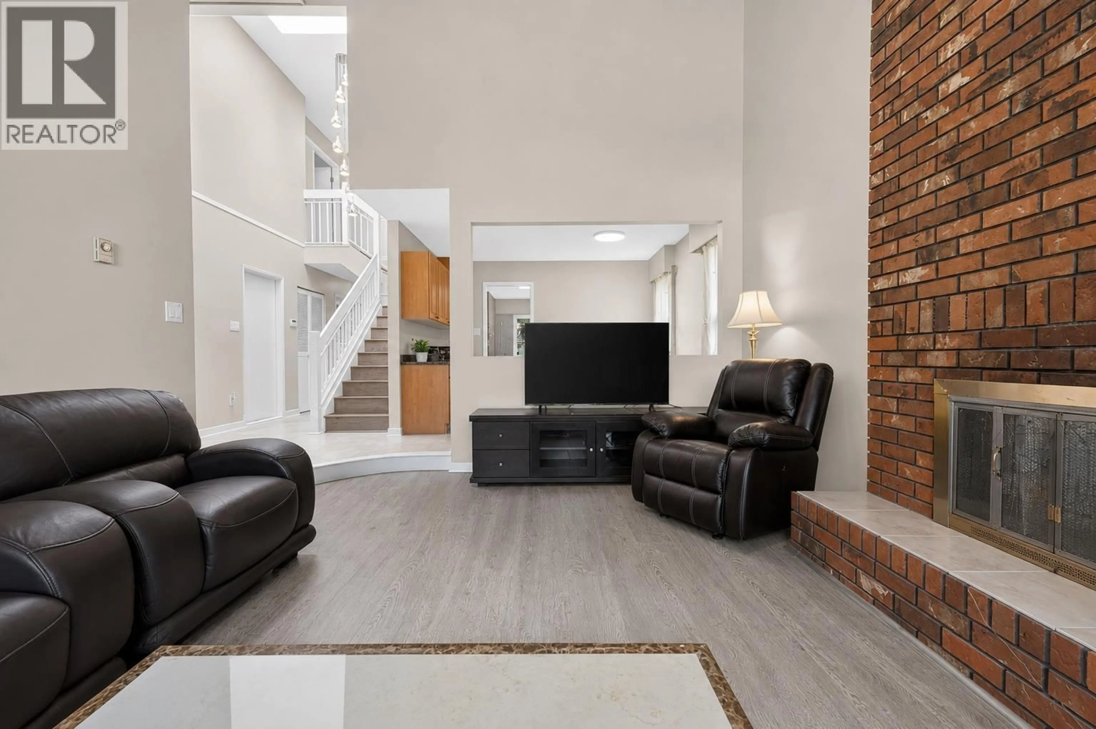 Living room with furniture, unknown for 10441 HOLLYBANK DRIVE, Richmond British Columbia V7E4S4