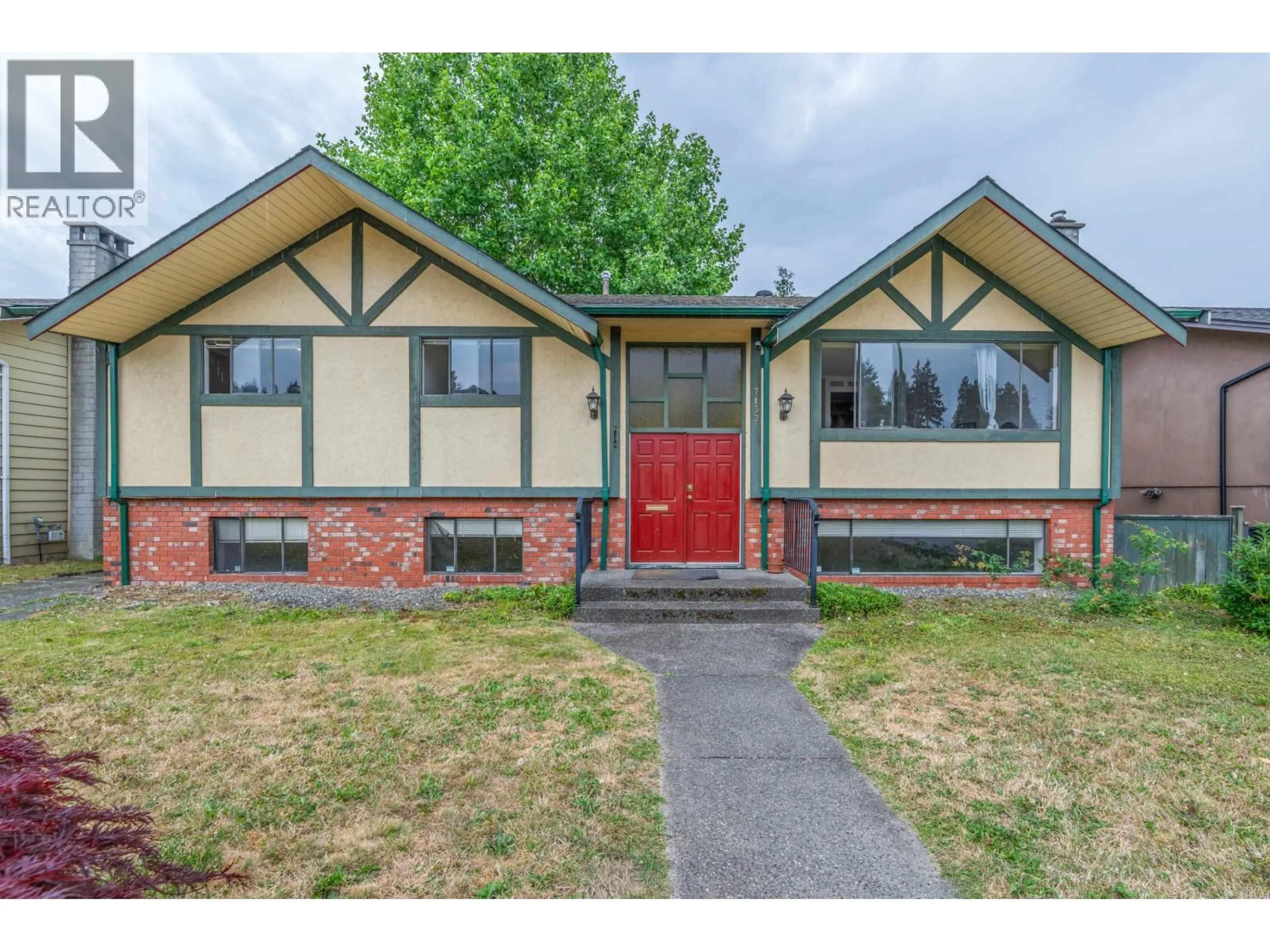 Home with vinyl exterior material, street for 7132 PAULUS COURT, Burnaby British Columbia V5A1N2