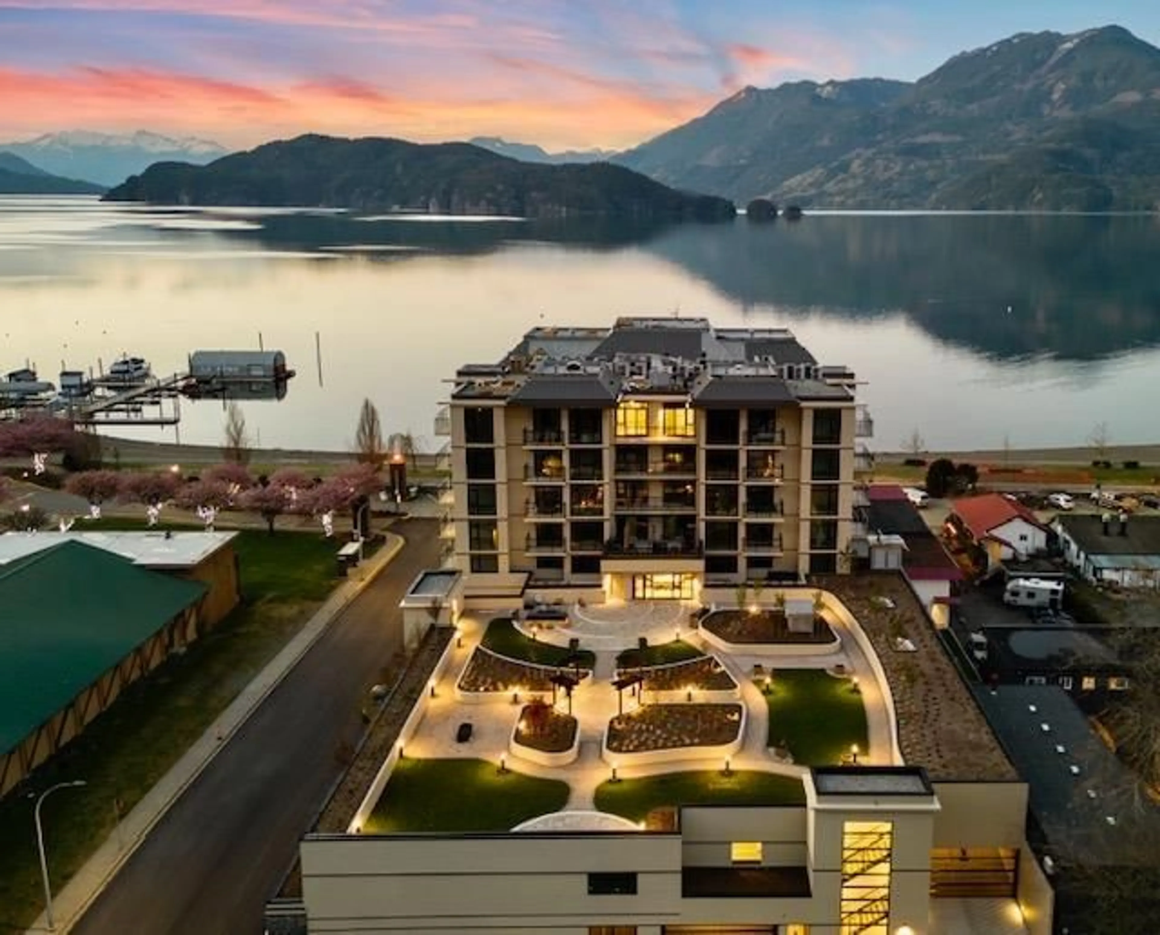 A pic from outside/outdoor area/front of a property/back of a property/a pic from drone, water/lake/river/ocean view for 504 - 120 ESPLANADE AVENUE, Harrison Hot Springs British Columbia V0M1K0