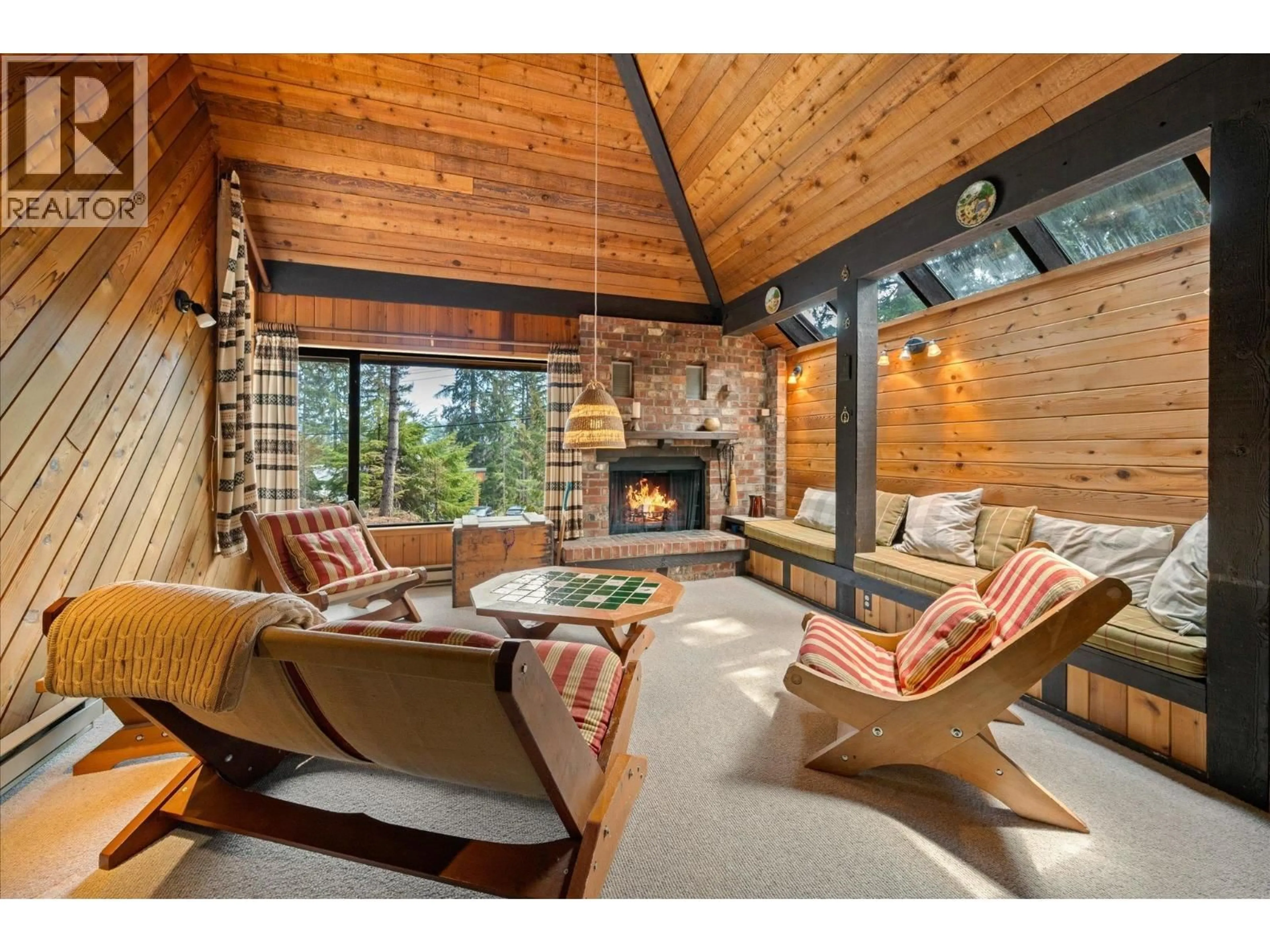 Living room with furniture, wood/laminate floor for 9230 PINETREE PLACE, Whistler British Columbia V0N1B9