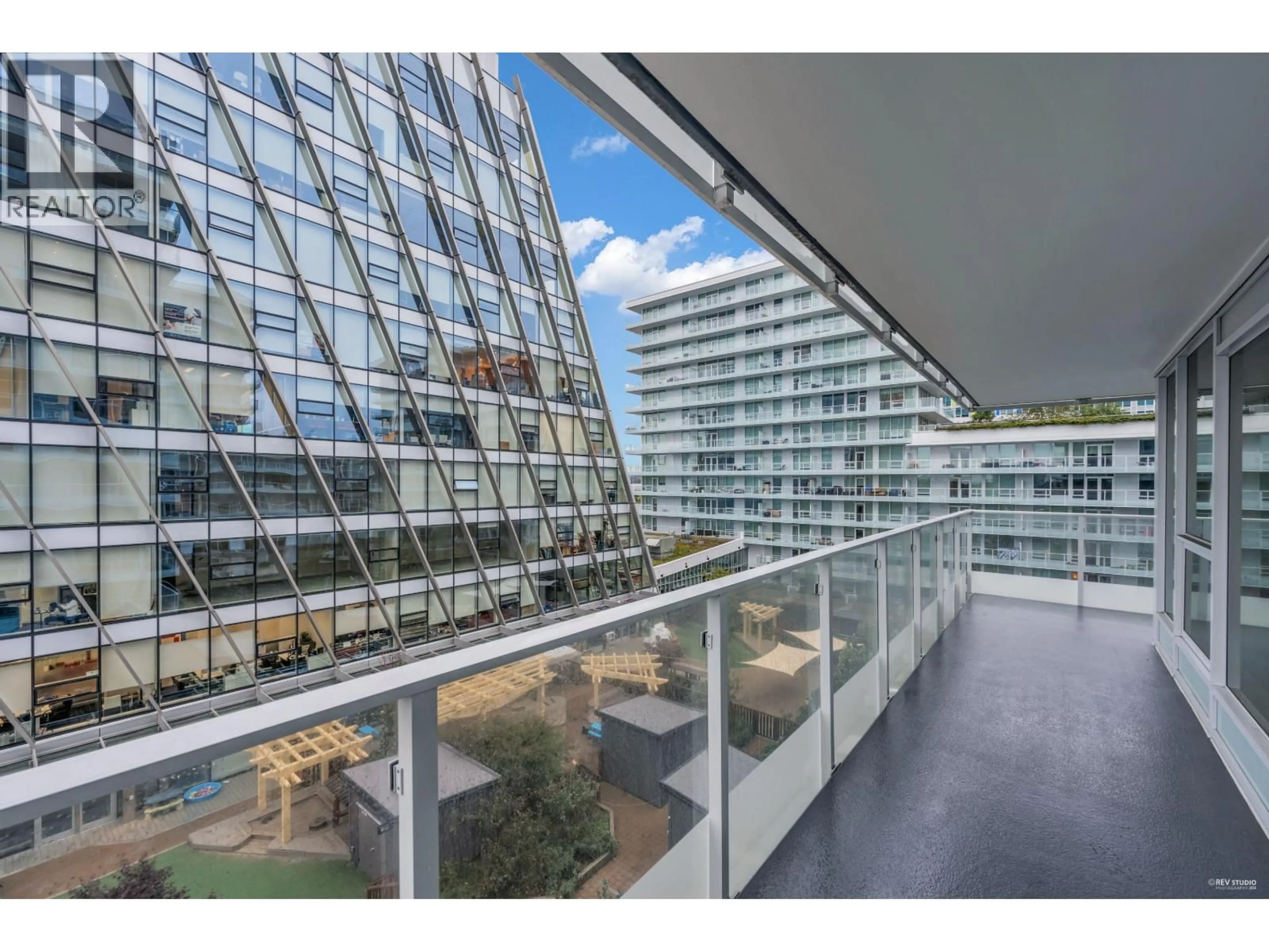 Indoor foyer for 740 - 8133 COOK ROAD, Richmond British Columbia V6Y0L7