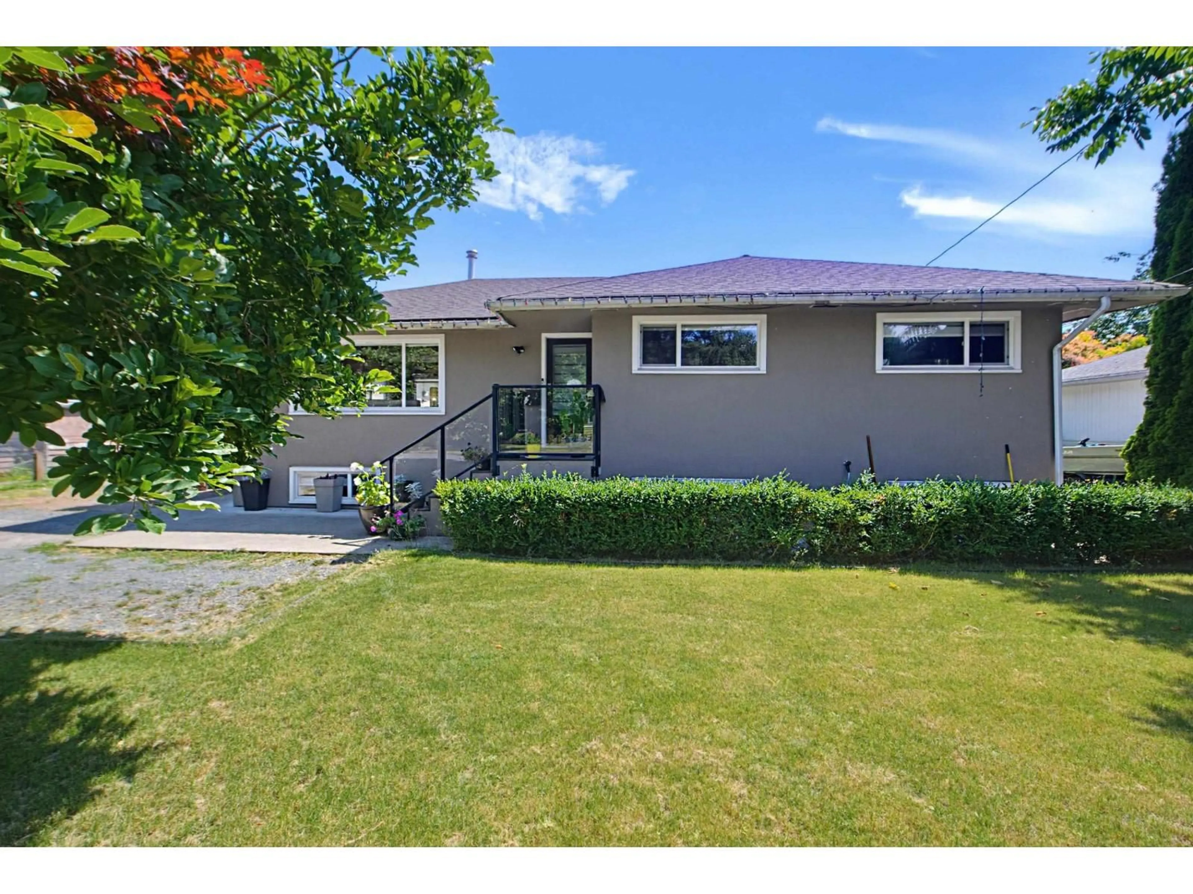 A pic from outside/outdoor area/front of a property/back of a property/a pic from drone, street for 45780 BERKELEY AVENUE, Chilliwack British Columbia V2P3N3