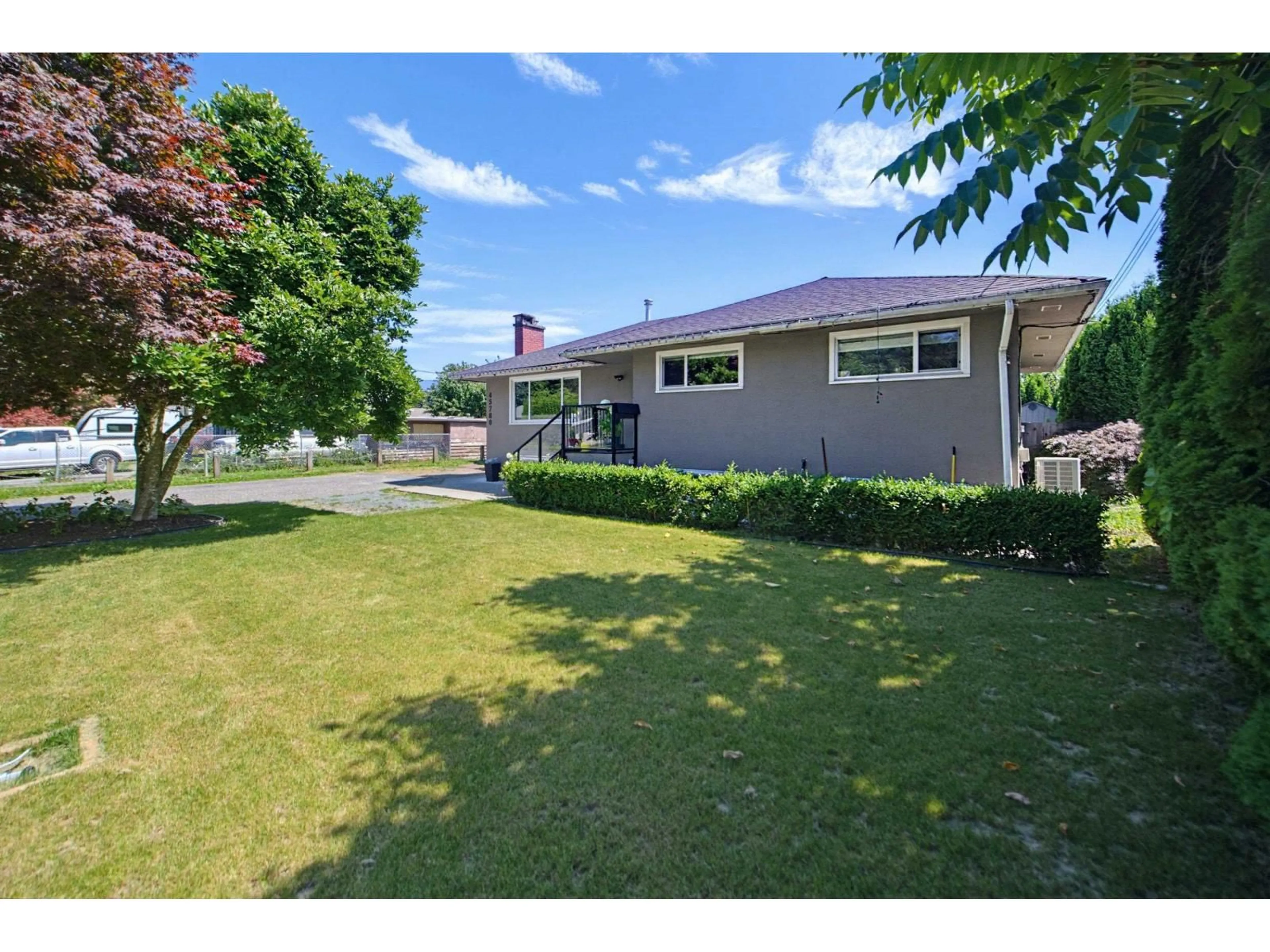 A pic from outside/outdoor area/front of a property/back of a property/a pic from drone, street for 45780 BERKELEY AVENUE, Chilliwack British Columbia V2P3N3