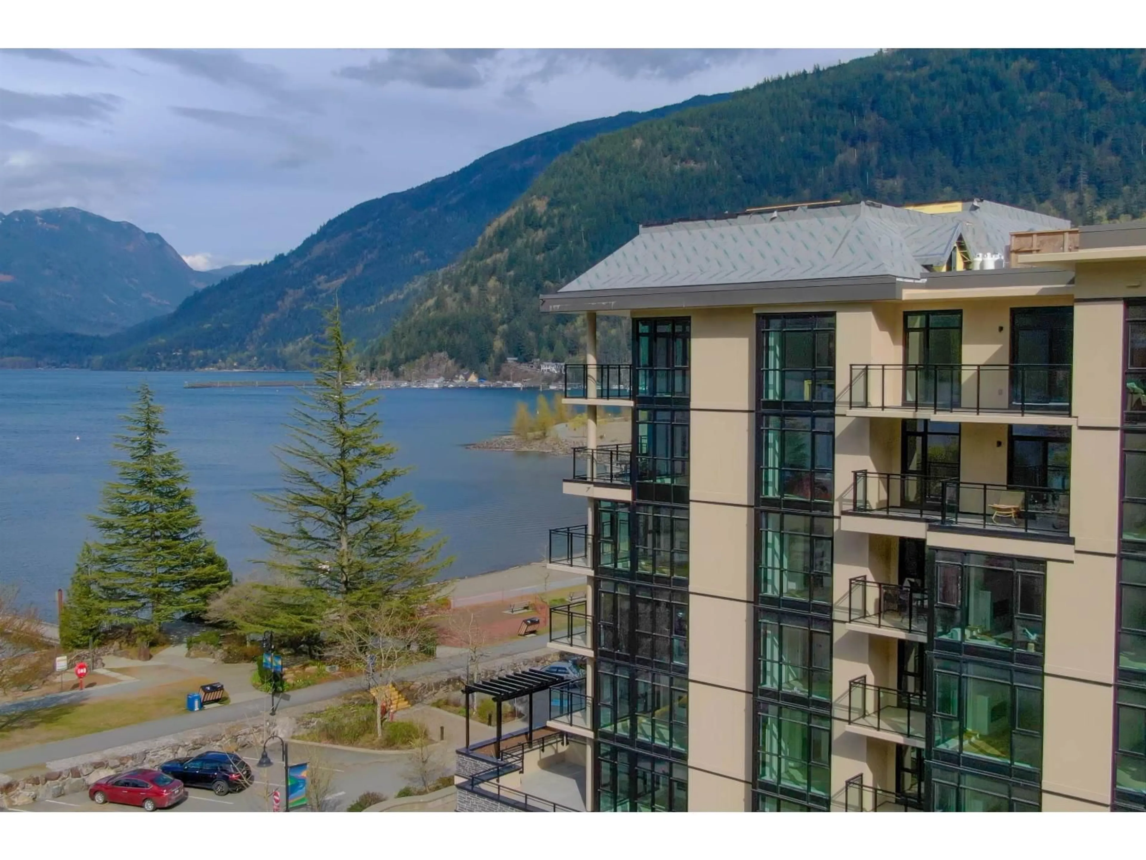 A pic from outside/outdoor area/front of a property/back of a property/a pic from drone, water/lake/river/ocean view for 602 - 120 ESPLANADE AVENUE, Harrison Hot Springs British Columbia V0M1K0