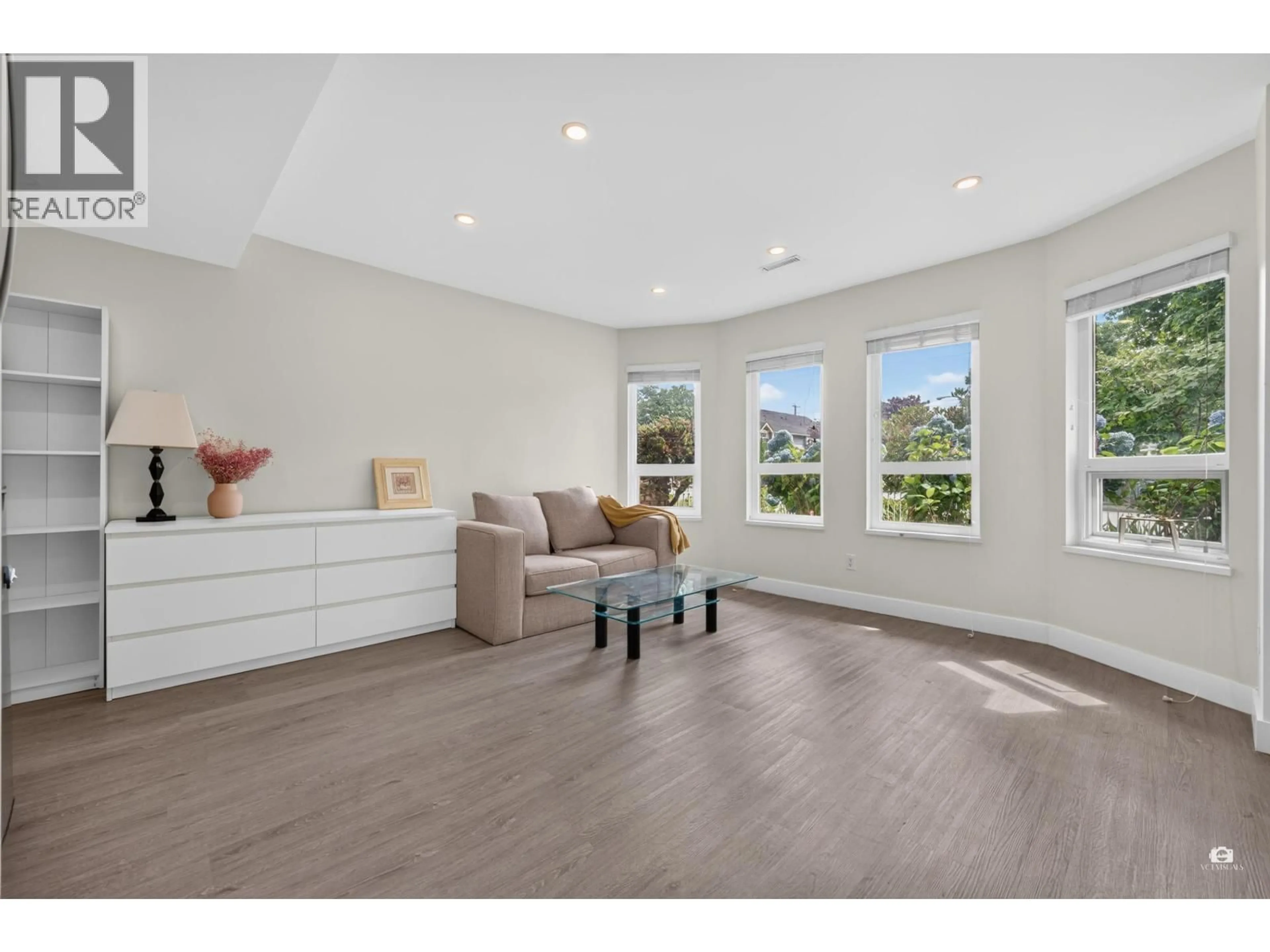 Living room with furniture, wood/laminate floor for 196 58TH AVENUE, Vancouver British Columbia V5X1V6