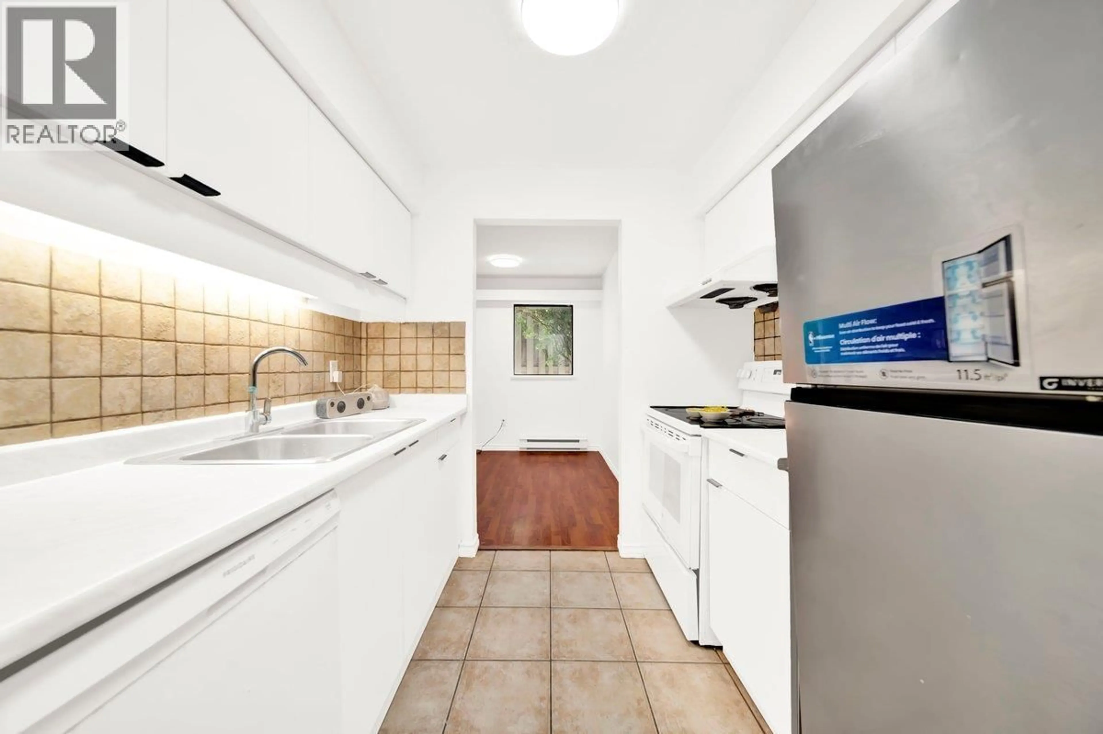 Standard kitchen, ceramic/tile floor for 2 - 365 GINGER DRIVE, New Westminster British Columbia V3L5L5