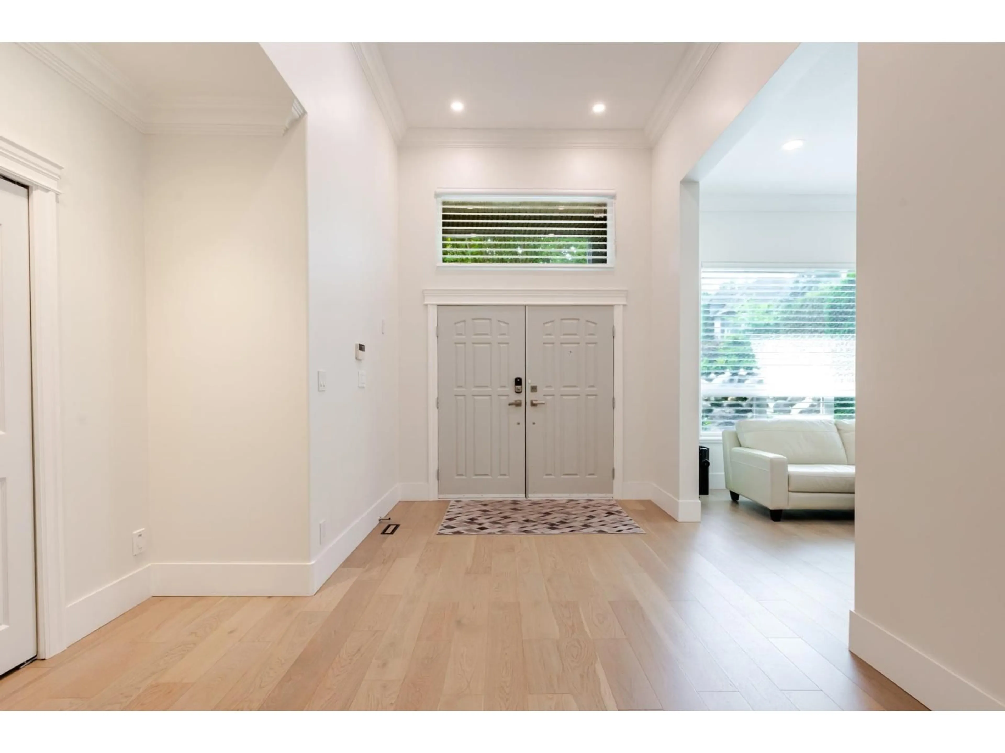 Indoor entryway for 11038 168 STREET, Surrey British Columbia V4N5G5