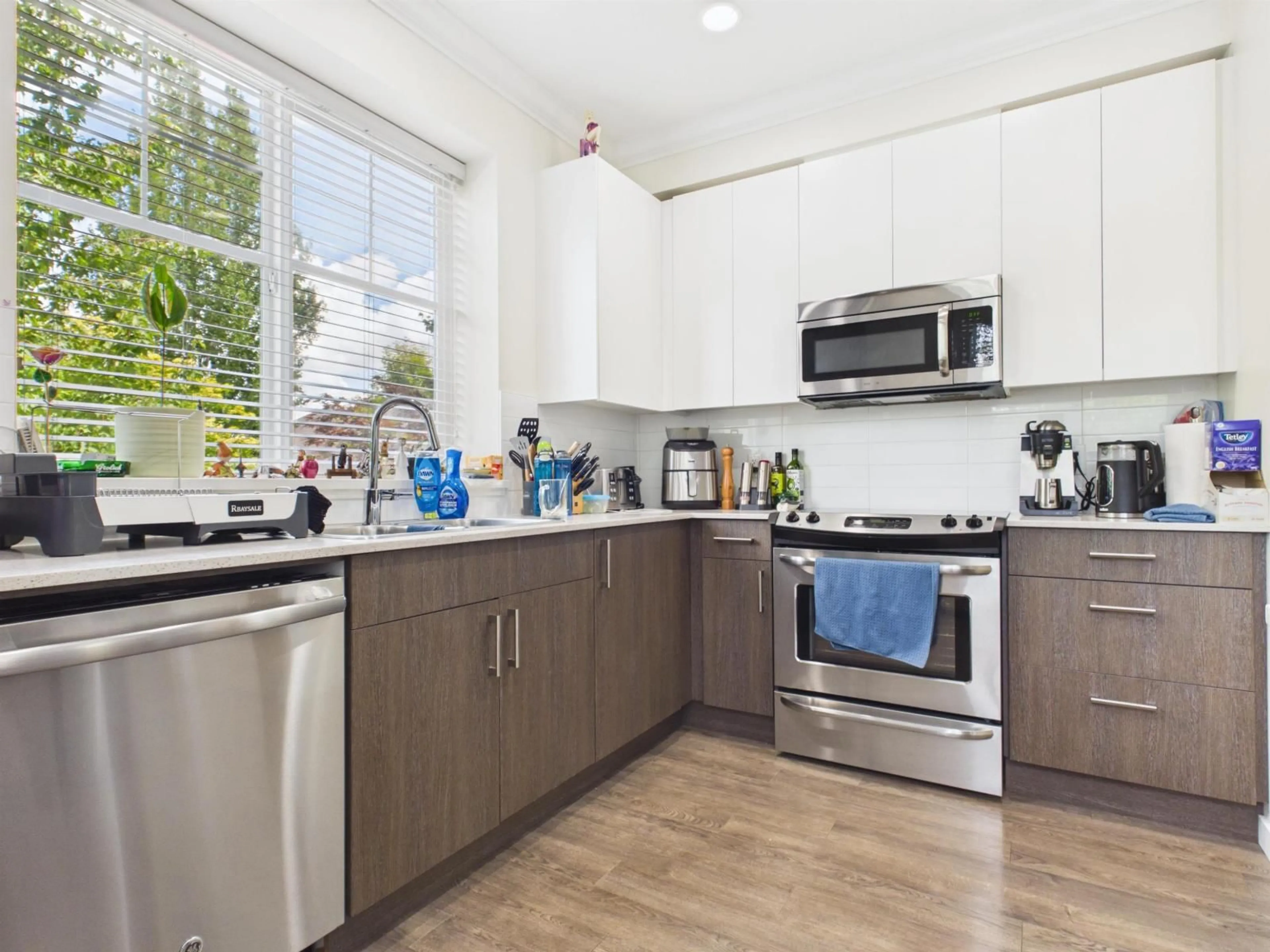 Open concept kitchen, unknown for 5 - 19128 65 AVENUE, Surrey British Columbia V4N6P2