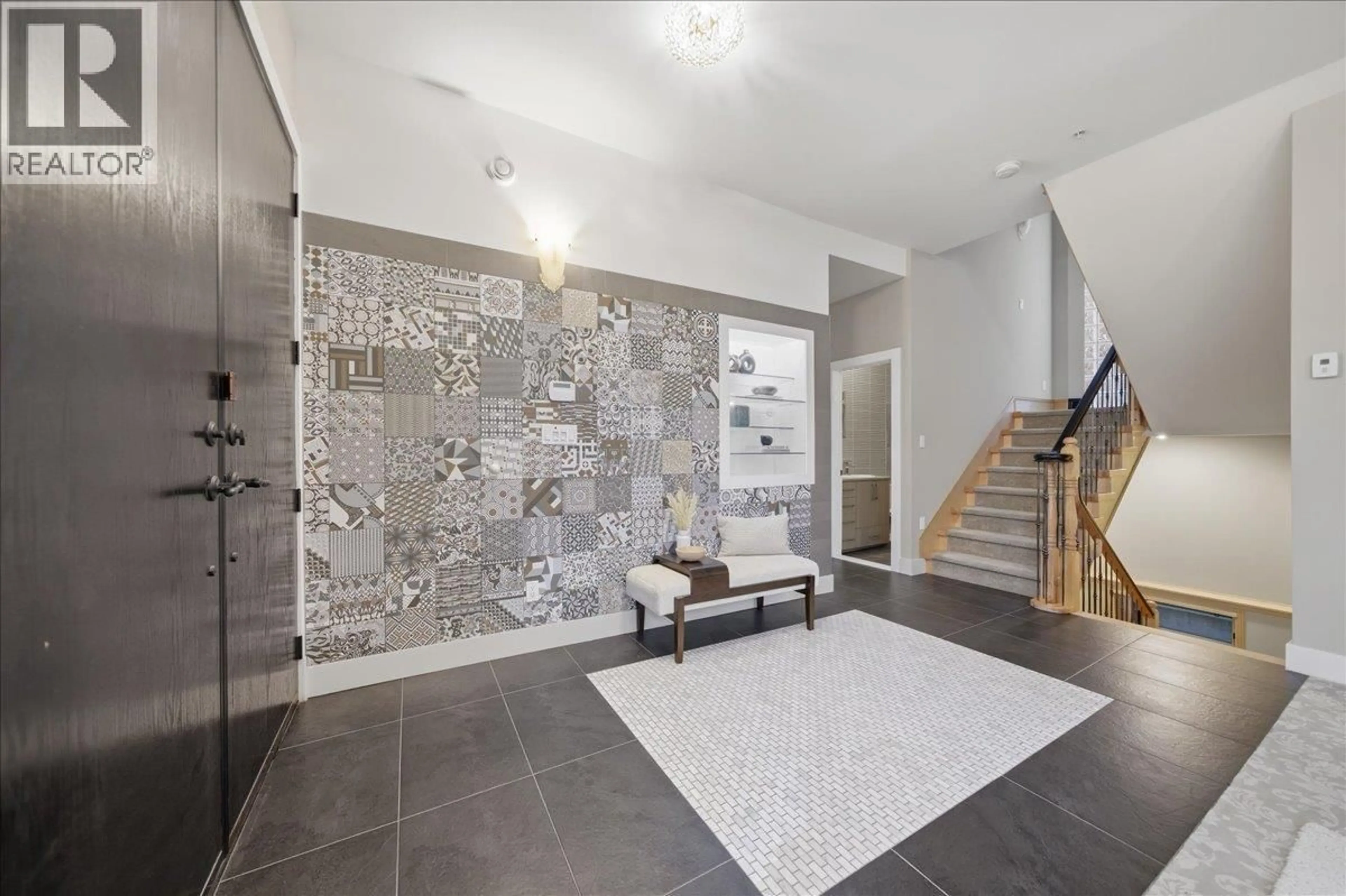 Indoor entryway for 6733 VIVIAN STREET, Vancouver British Columbia V5S2T7