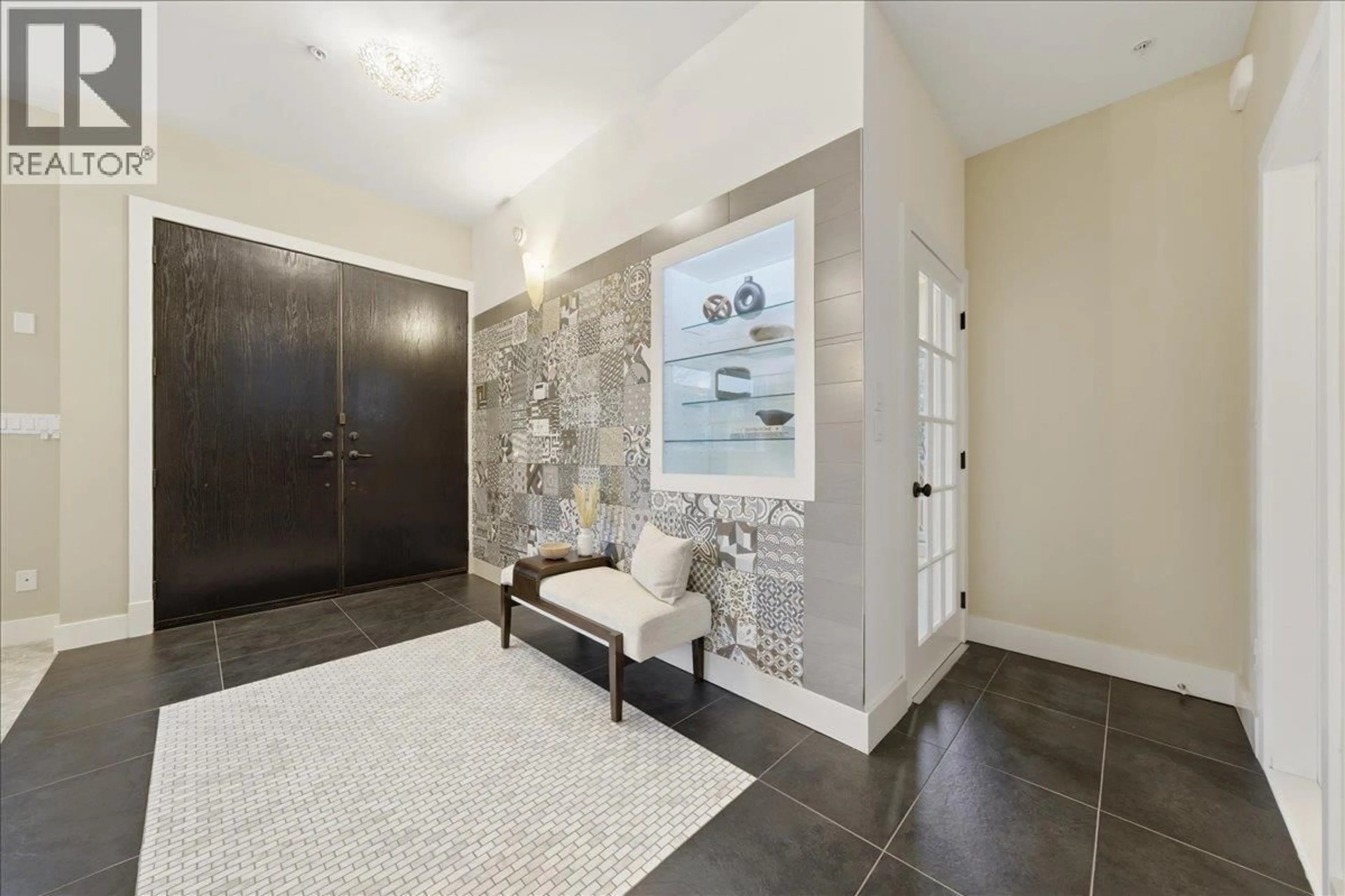 Indoor entryway for 6733 VIVIAN STREET, Vancouver British Columbia V5S2T7