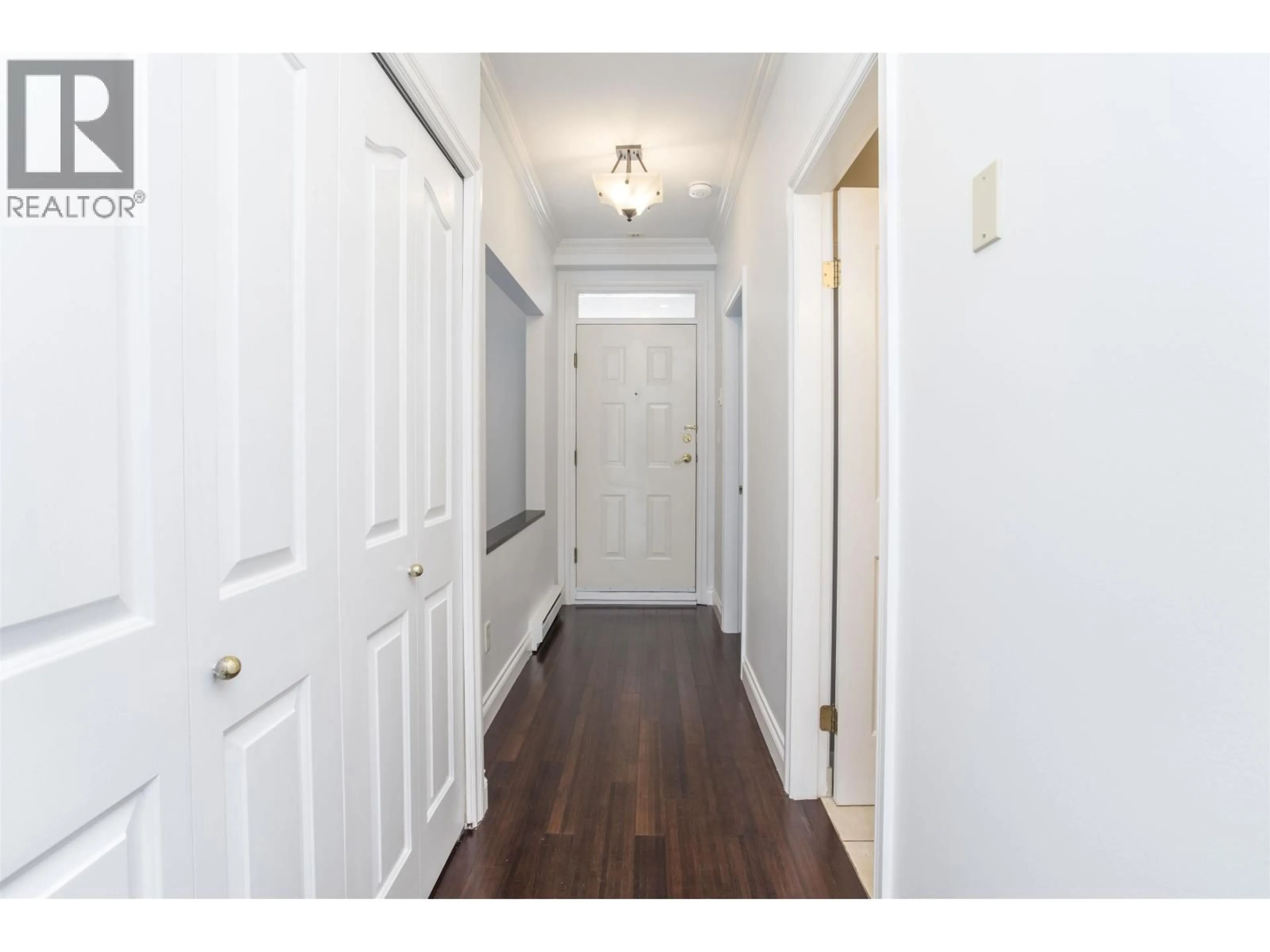 Indoor entryway for 309 - 2 RENAISSANCE SQUARE, New Westminster British Columbia V3M6K3