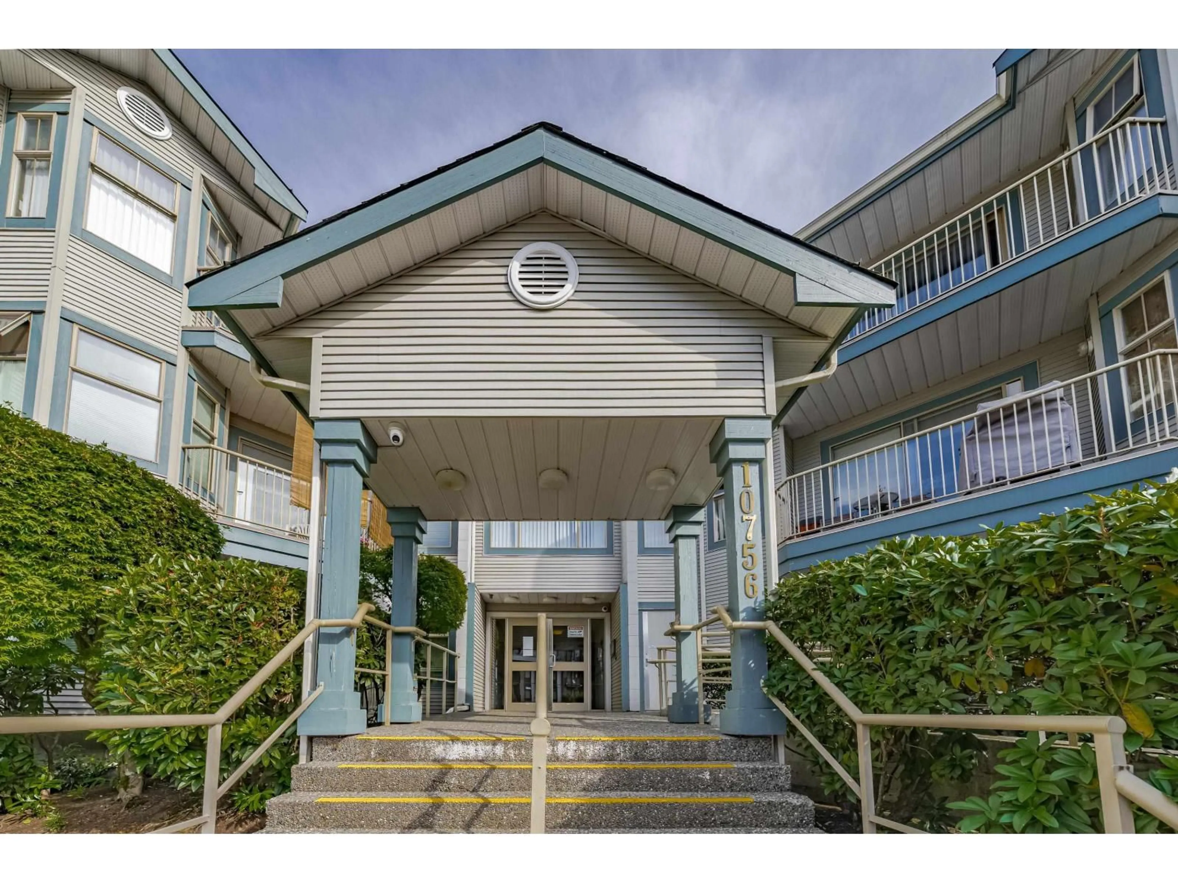 Indoor foyer for 315 - 10756 138 STREET, Surrey British Columbia V3T4K5