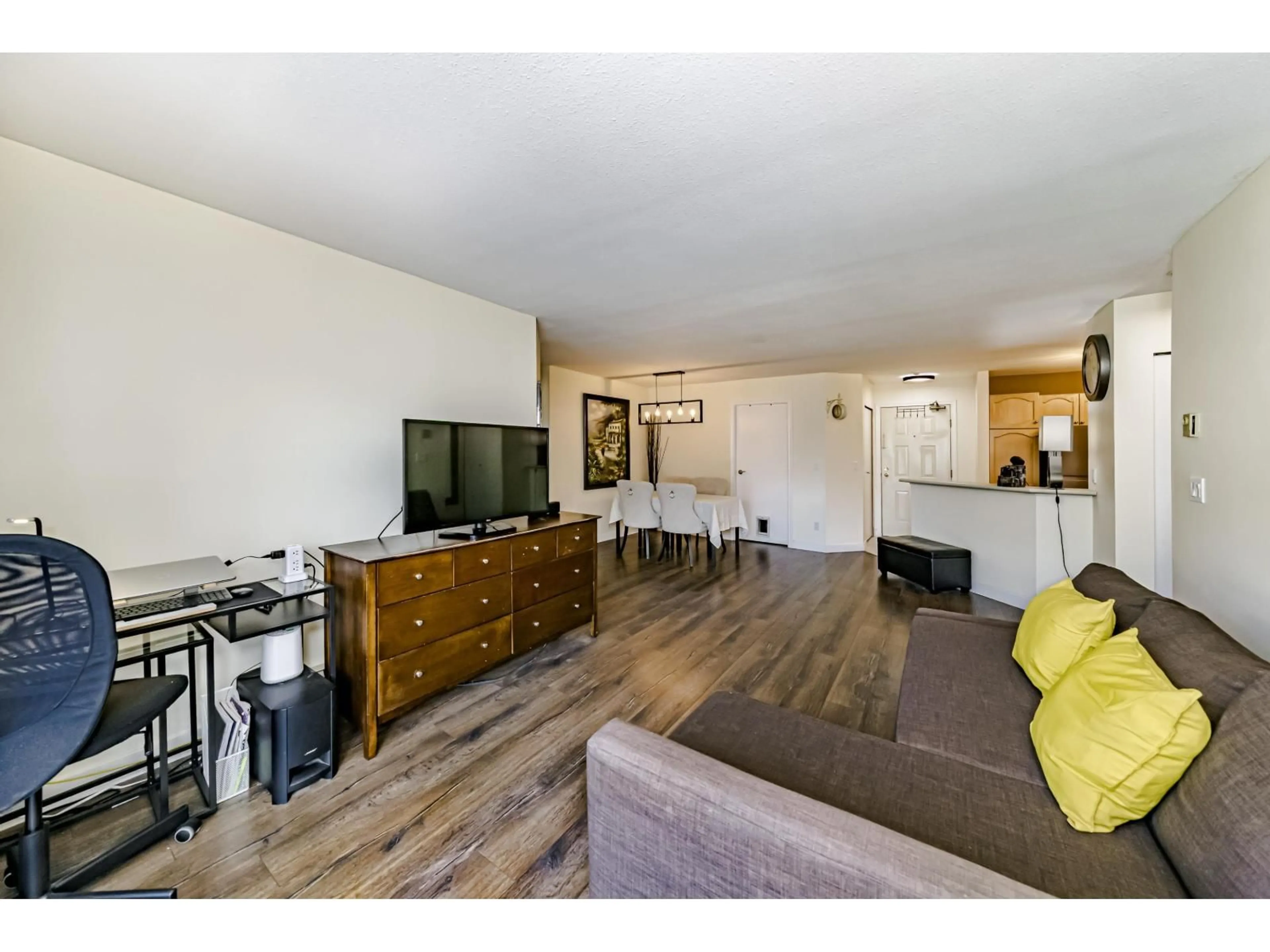 Living room with furniture, wood/laminate floor for 315 - 10756 138 STREET, Surrey British Columbia V3T4K5