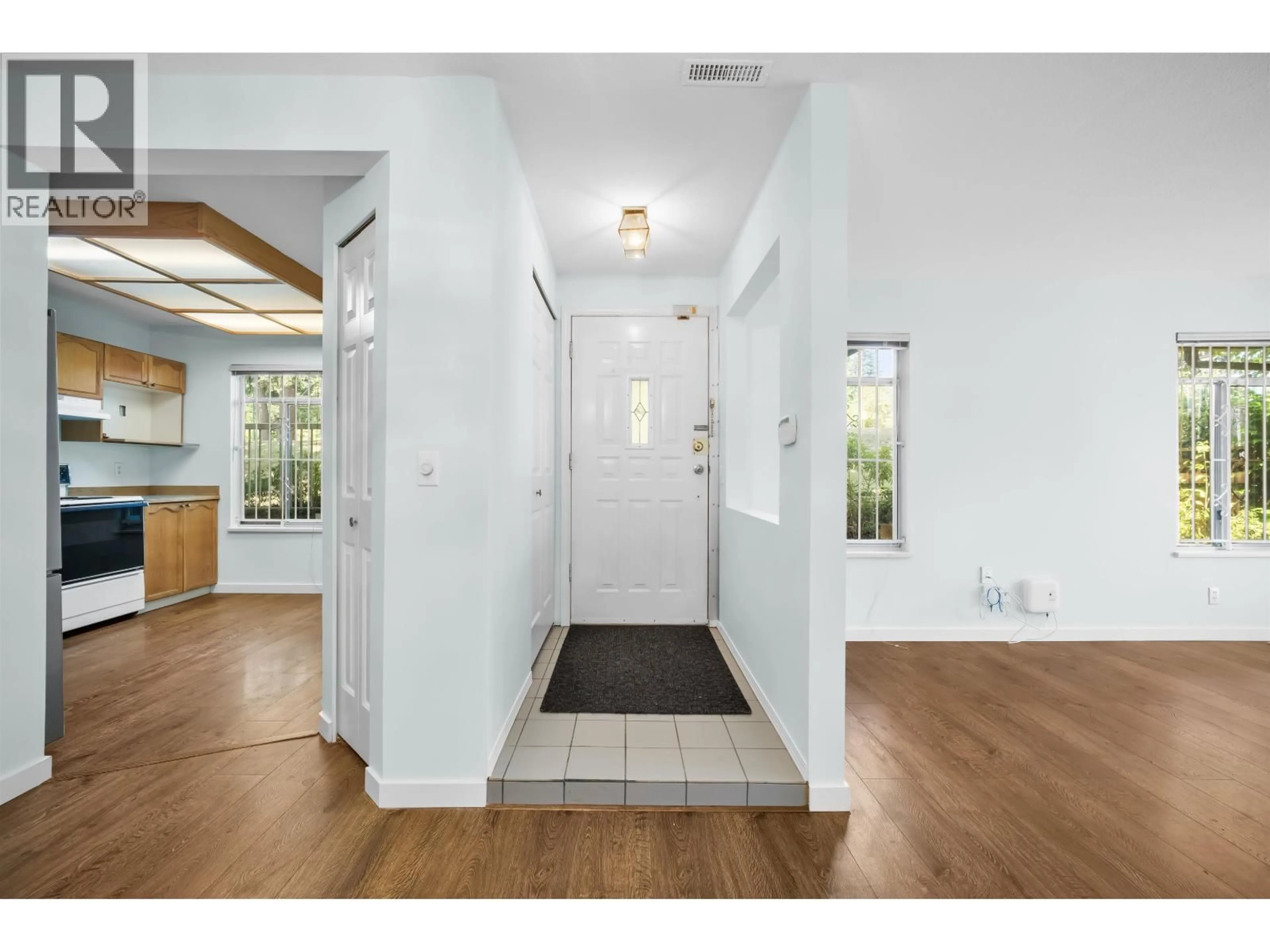 Indoor entryway for 56 - 7188 EDMONDS STREET, Burnaby British Columbia V3N4X6