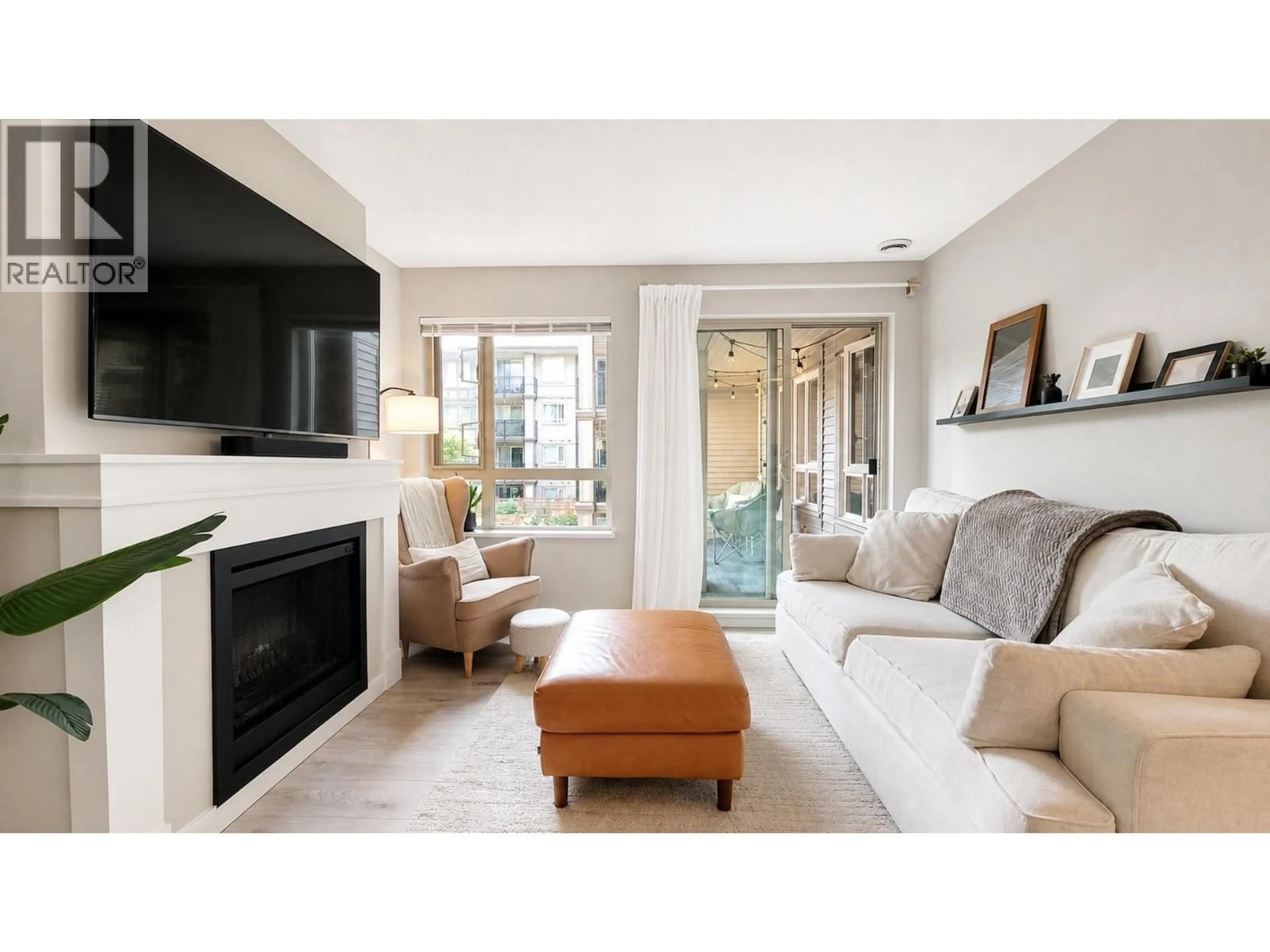 Living room with furniture, unknown for 210 - 3105 LINCOLN AVENUE, Coquitlam British Columbia V3B0E1