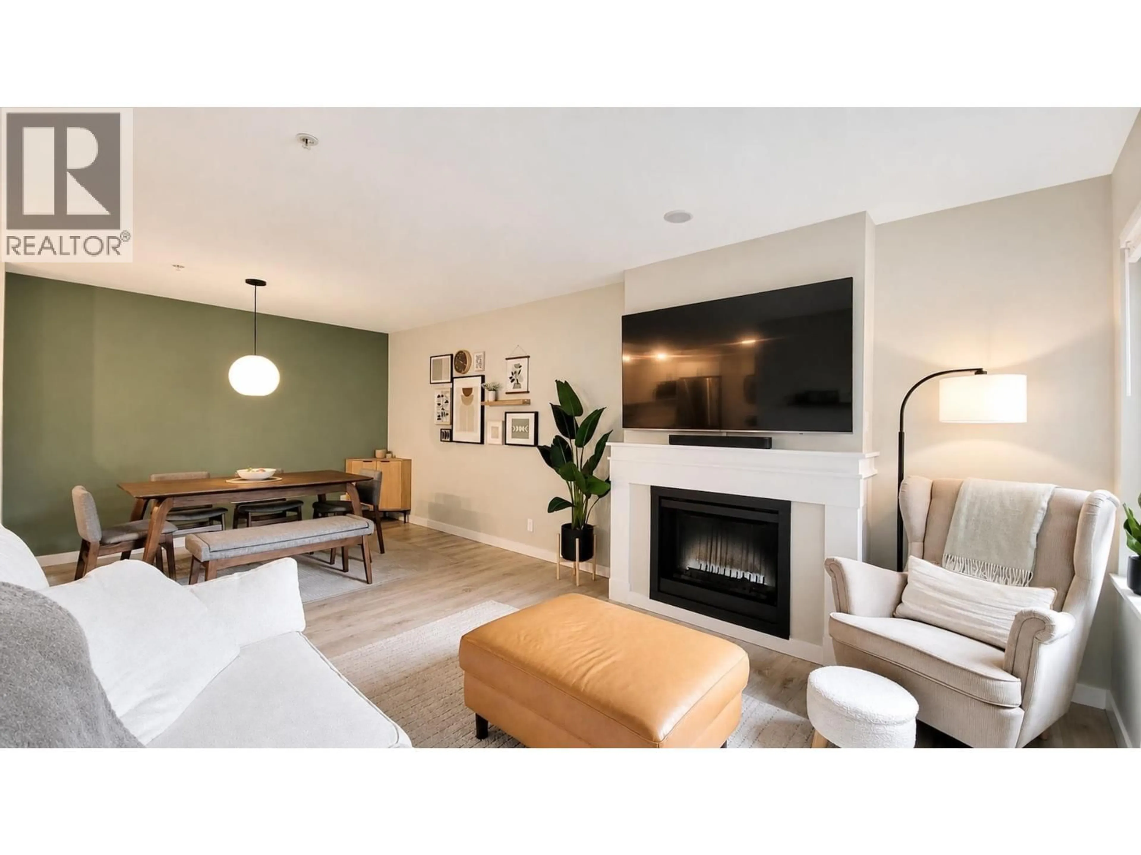 Living room with furniture, unknown for 210 - 3105 LINCOLN AVENUE, Coquitlam British Columbia V3B0E1