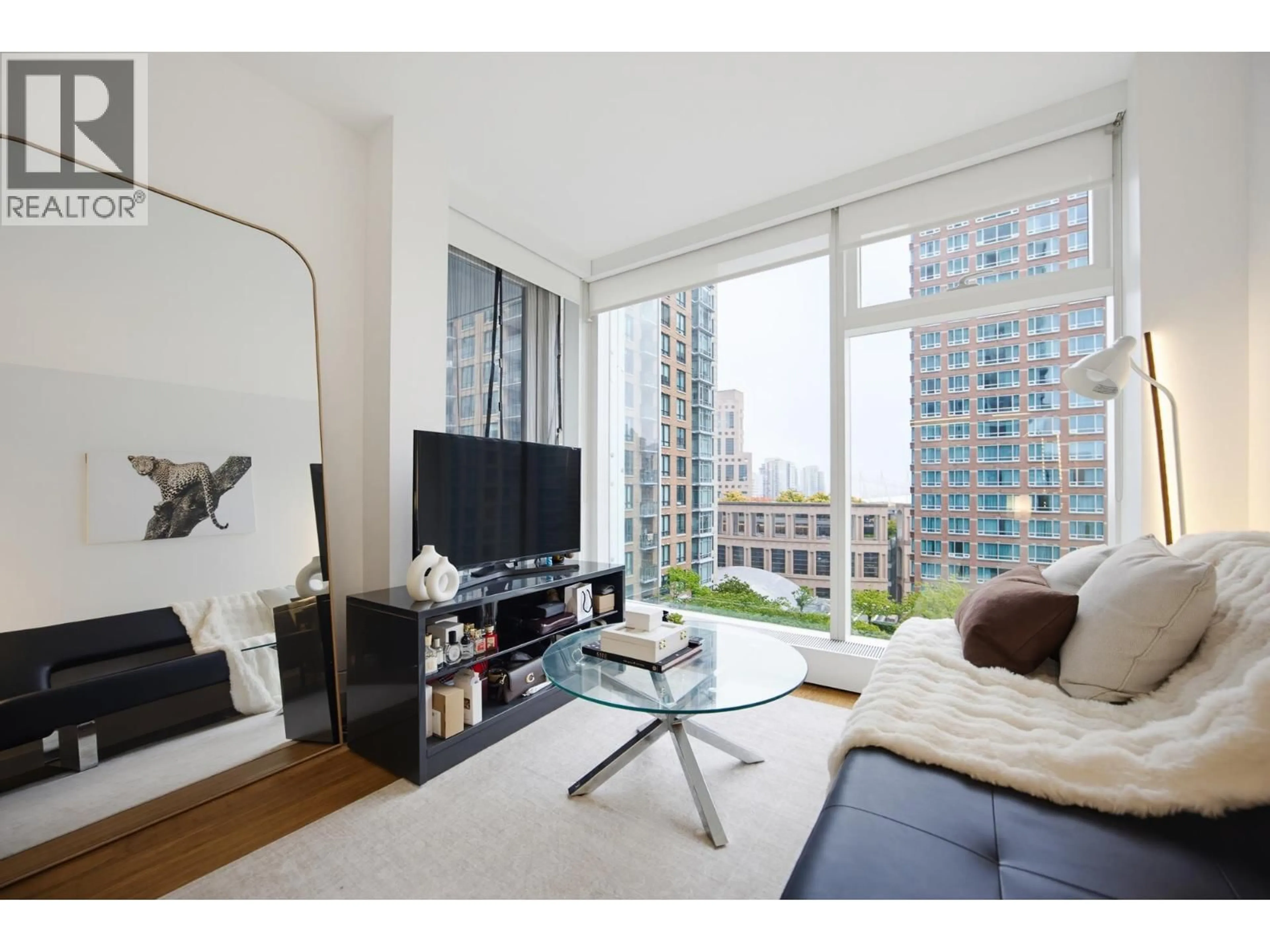 Living room with furniture, unknown for 1611 - 777 RICHARDS STREET, Vancouver British Columbia V6B0M6