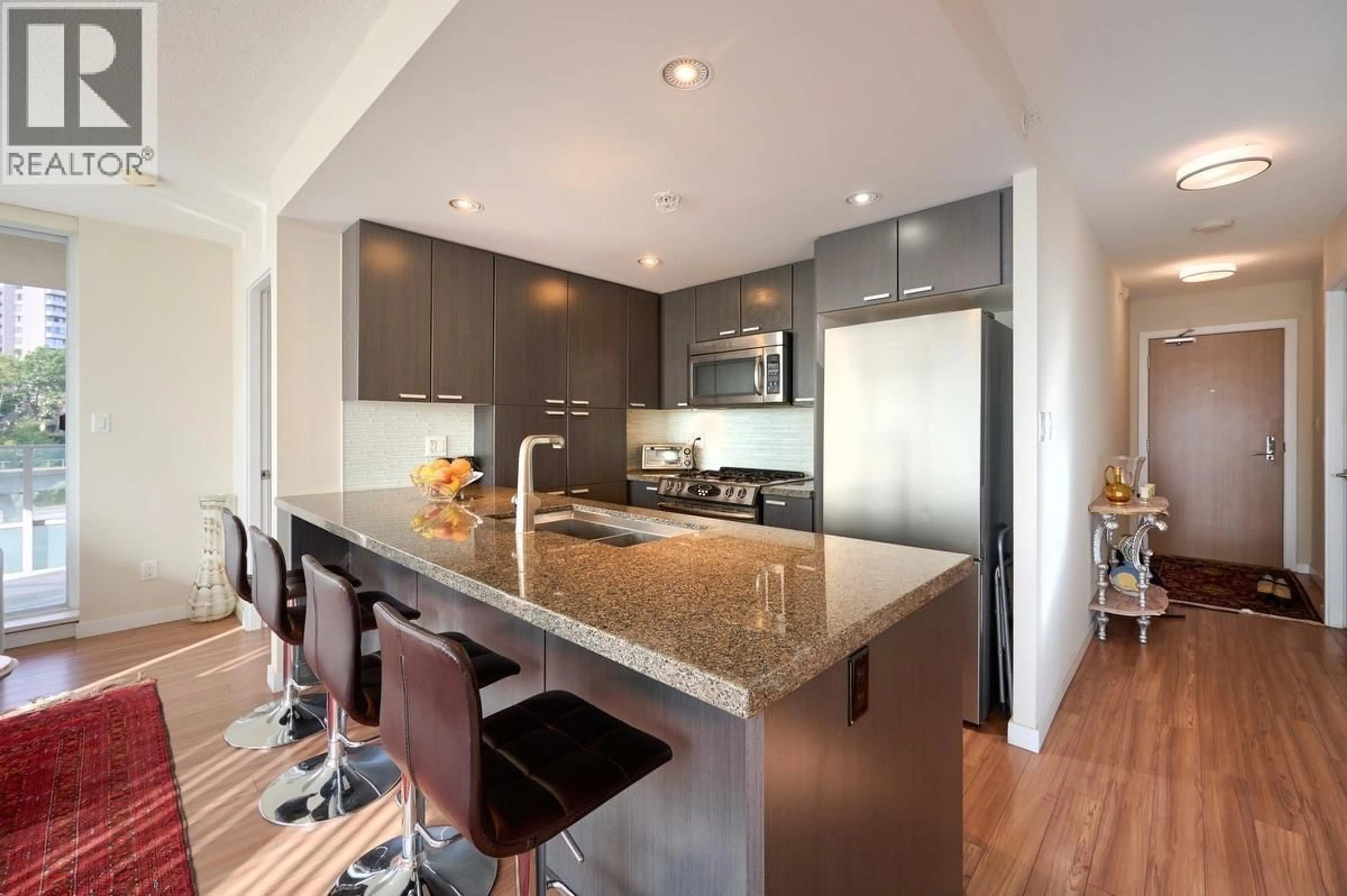 Contemporary kitchen, unknown for 805 - 2232 DOUGLAS ROAD, Burnaby British Columbia V5C0G9