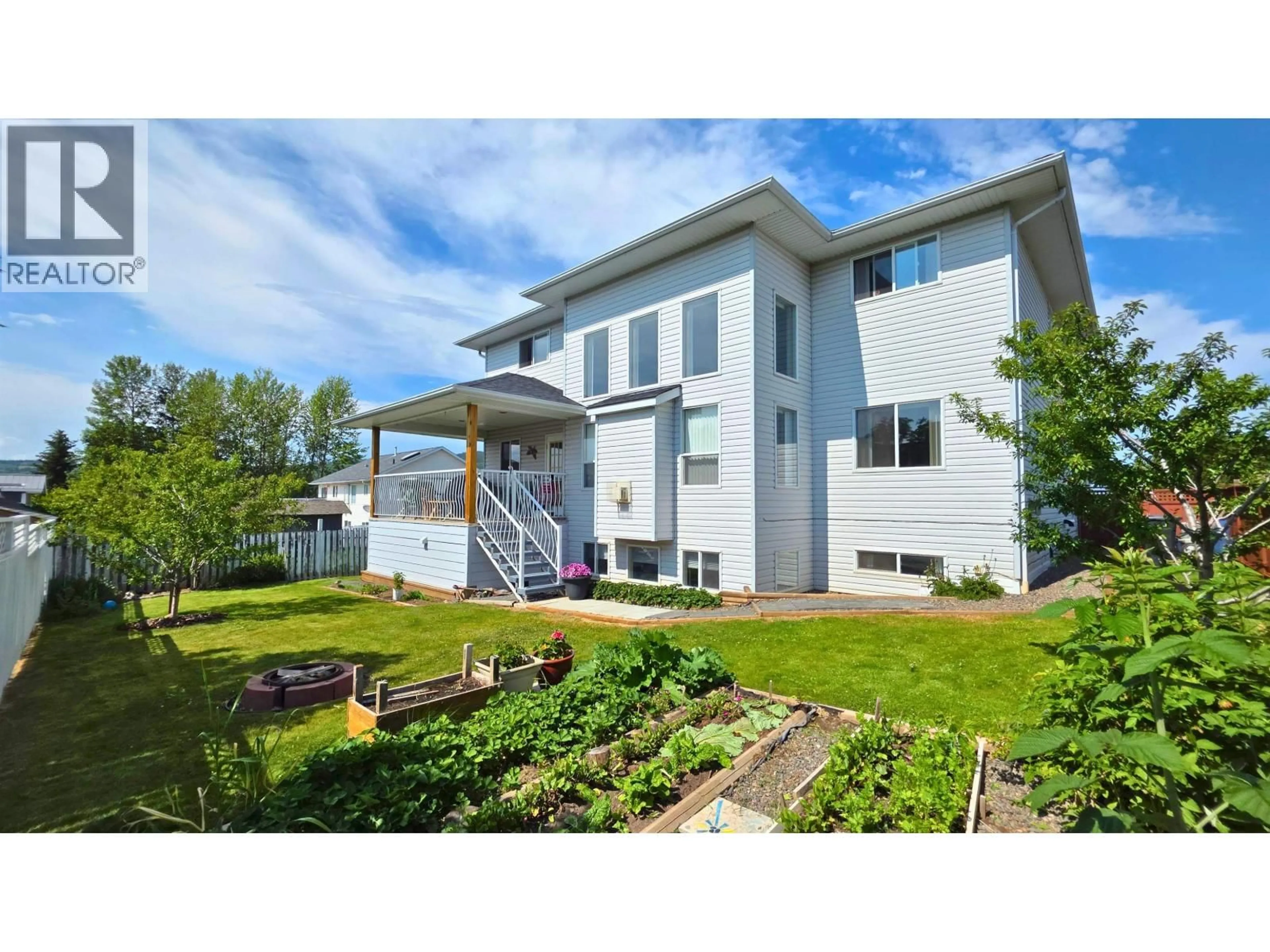 Home with vinyl exterior material, building for 1985 GOOLD ROAD, Houston British Columbia V0J1Z0