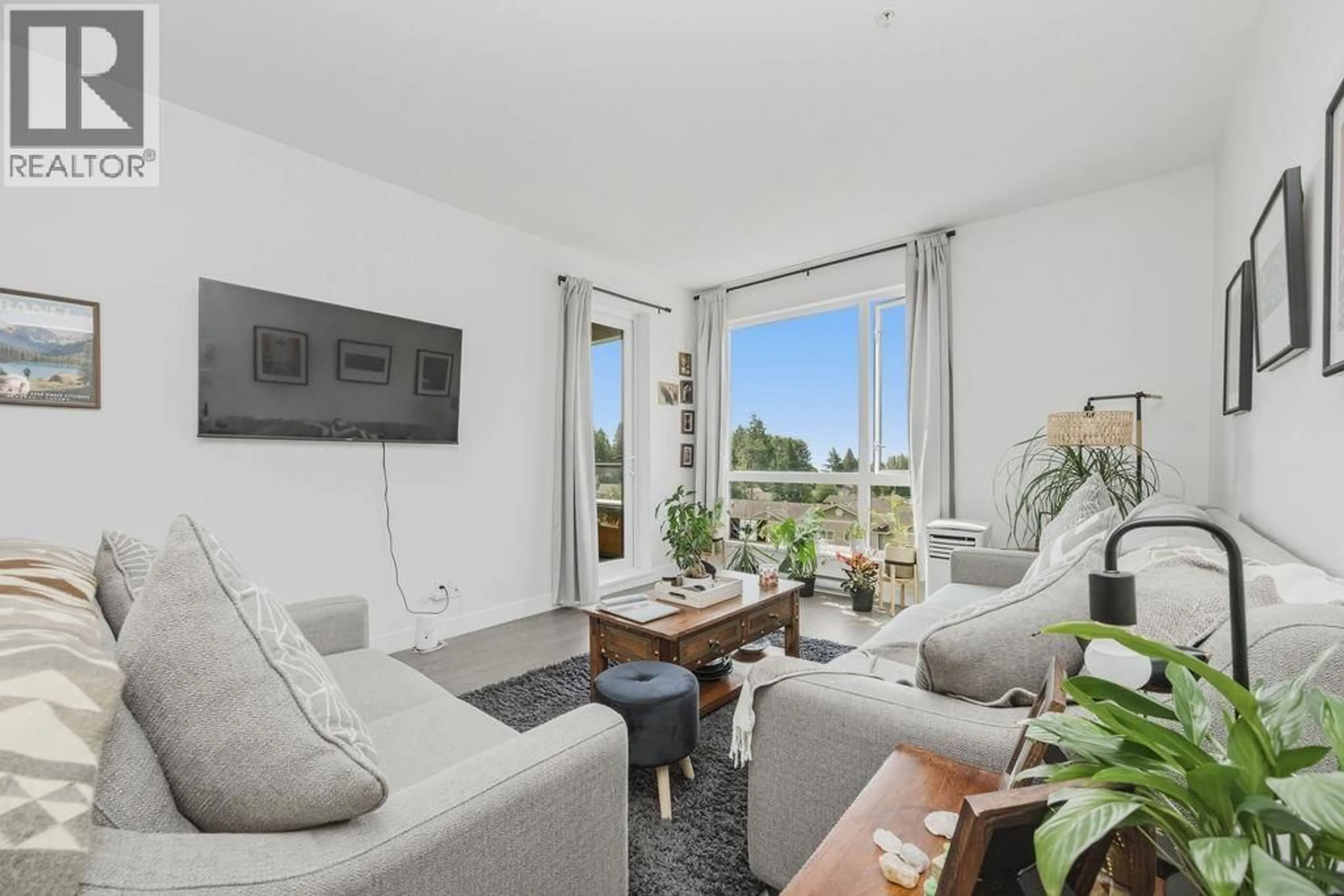 Living room with furniture, unknown for 306 - 875 GIBSONS WAY, Gibsons British Columbia V0N1V9