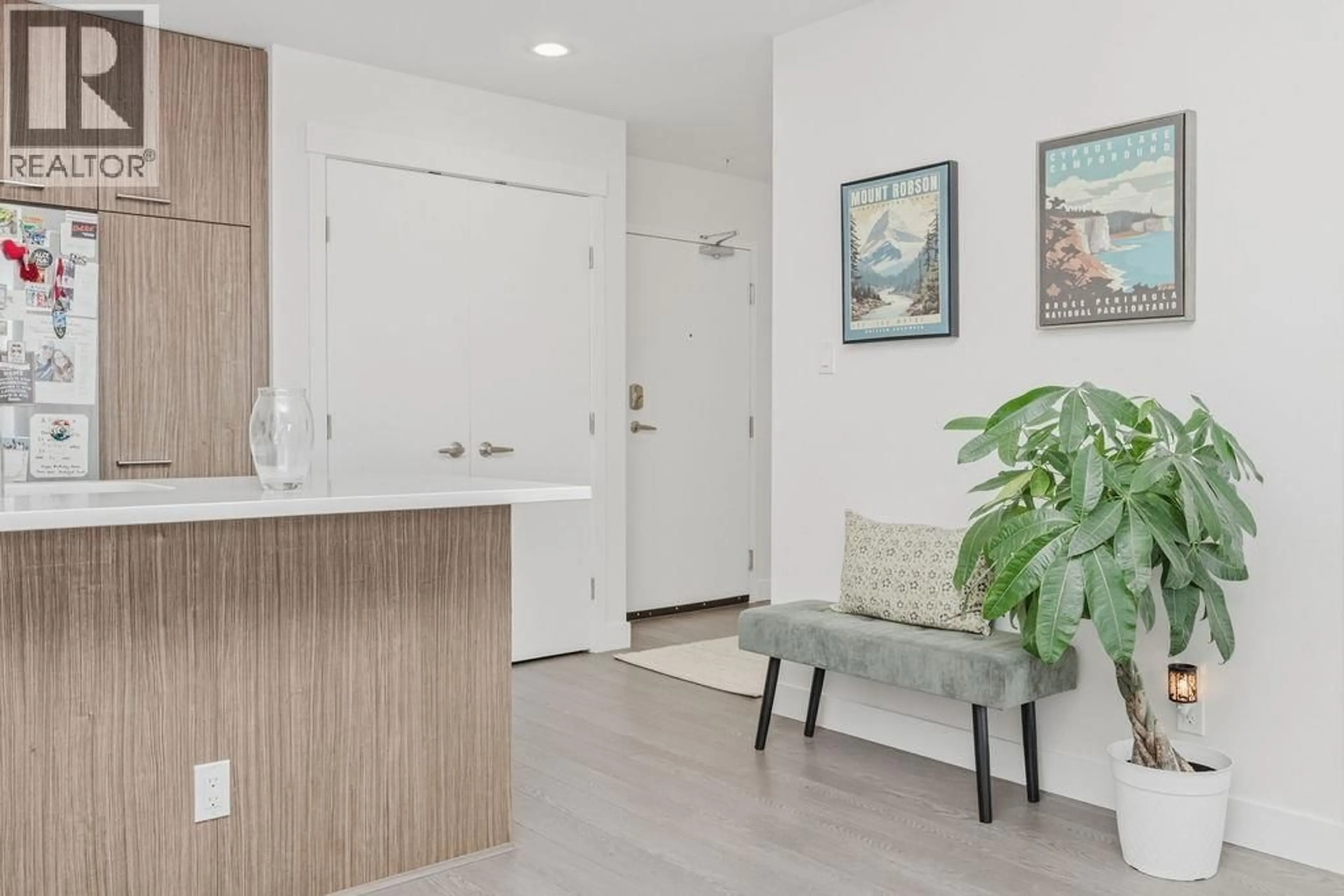 Indoor entryway for 306 - 875 GIBSONS WAY, Gibsons British Columbia V0N1V9