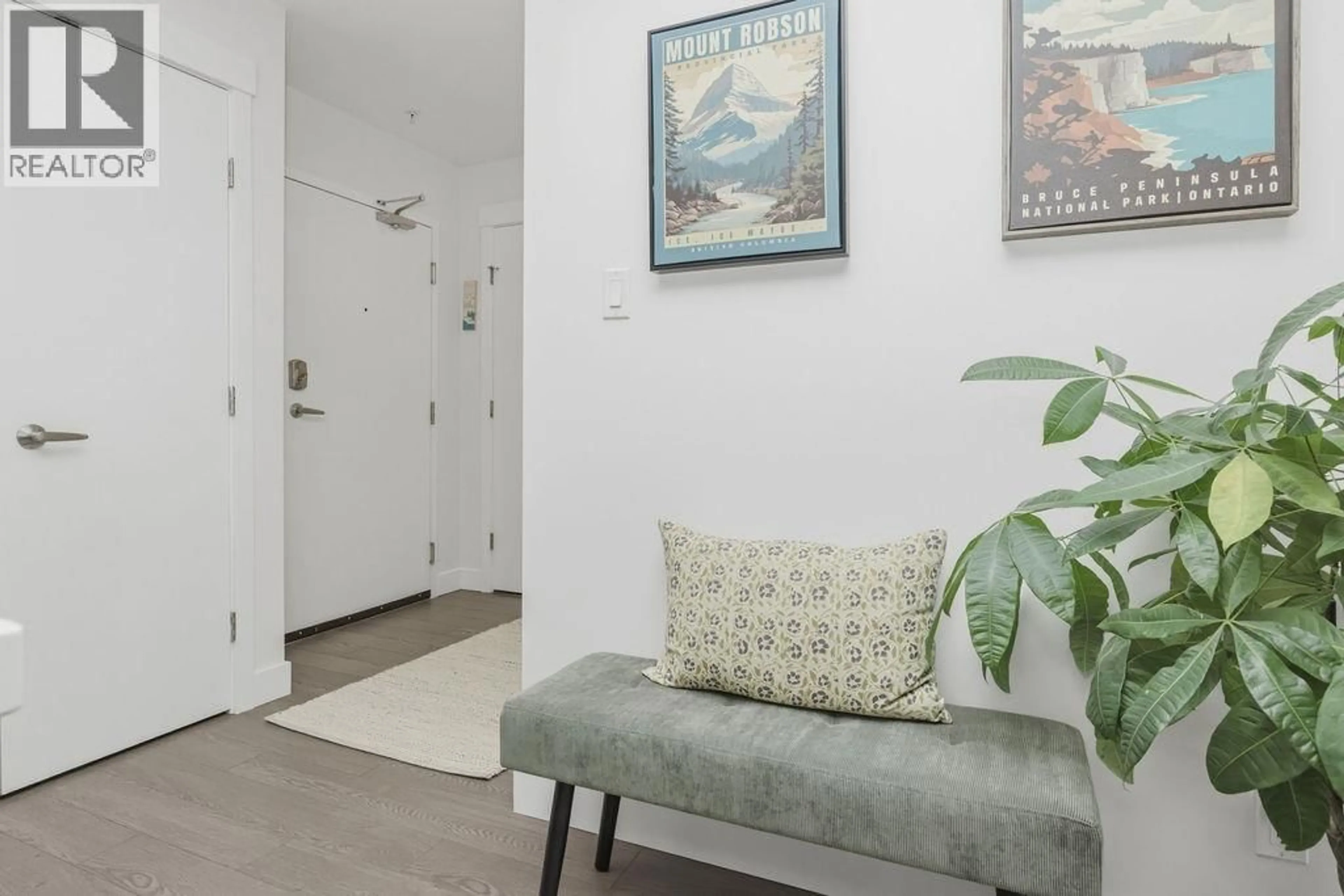 Indoor entryway for 306 - 875 GIBSONS WAY, Gibsons British Columbia V0N1V9